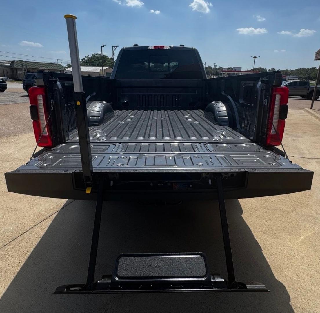 2026 Gray Metallic /Black Onyx Ford F-350SD Lariat (1FT8W3BT0TE) with an Power Stroke 6.7L V8 DI 32V OHV Turbodiesel engine, Automatic transmission, located at 1105 E Mulberry, Kaufman, TX, 75142, (972) 962-2151, 32.589550, -96.300926 - Recent Arrival! $1,000 off MSRP!<br><br>4WD.<br>Carbonized Gray Metallic 2026 Ford F-350SD 4D Crew Cab Lariat 4WD 10-Speed Automatic Power Stroke 6.7L V8 DI 32V OHV Turbodiesel Price includes: $1000 - Retail Customer Cash. Exp. 09/30/2026- Photo#7