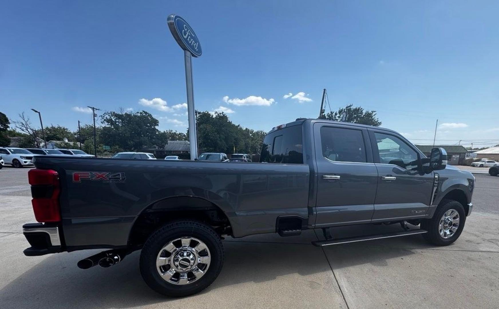 2026 Gray Metallic /Black Onyx Ford F-350SD Lariat (1FT8W3BT0TE) with an Power Stroke 6.7L V8 DI 32V OHV Turbodiesel engine, Automatic transmission, located at 1105 E Mulberry, Kaufman, TX, 75142, (972) 962-2151, 32.589550, -96.300926 - Recent Arrival! $1,000 off MSRP!<br><br>4WD.<br>Carbonized Gray Metallic 2026 Ford F-350SD 4D Crew Cab Lariat 4WD 10-Speed Automatic Power Stroke 6.7L V8 DI 32V OHV Turbodiesel Price includes: $1000 - Retail Customer Cash. Exp. 09/30/2026- Photo#8