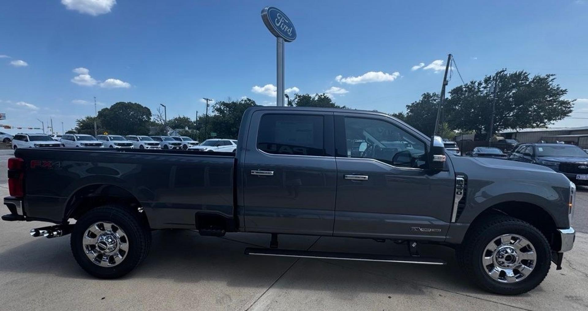 2026 Gray Metallic /Black Onyx Ford F-350SD Lariat (1FT8W3BT0TE) with an Power Stroke 6.7L V8 DI 32V OHV Turbodiesel engine, Automatic transmission, located at 1105 E Mulberry, Kaufman, TX, 75142, (972) 962-2151, 32.589550, -96.300926 - Recent Arrival! $1,000 off MSRP!<br><br>4WD.<br>Carbonized Gray Metallic 2026 Ford F-350SD 4D Crew Cab Lariat 4WD 10-Speed Automatic Power Stroke 6.7L V8 DI 32V OHV Turbodiesel Price includes: $1000 - Retail Customer Cash. Exp. 09/30/2026- Photo#9