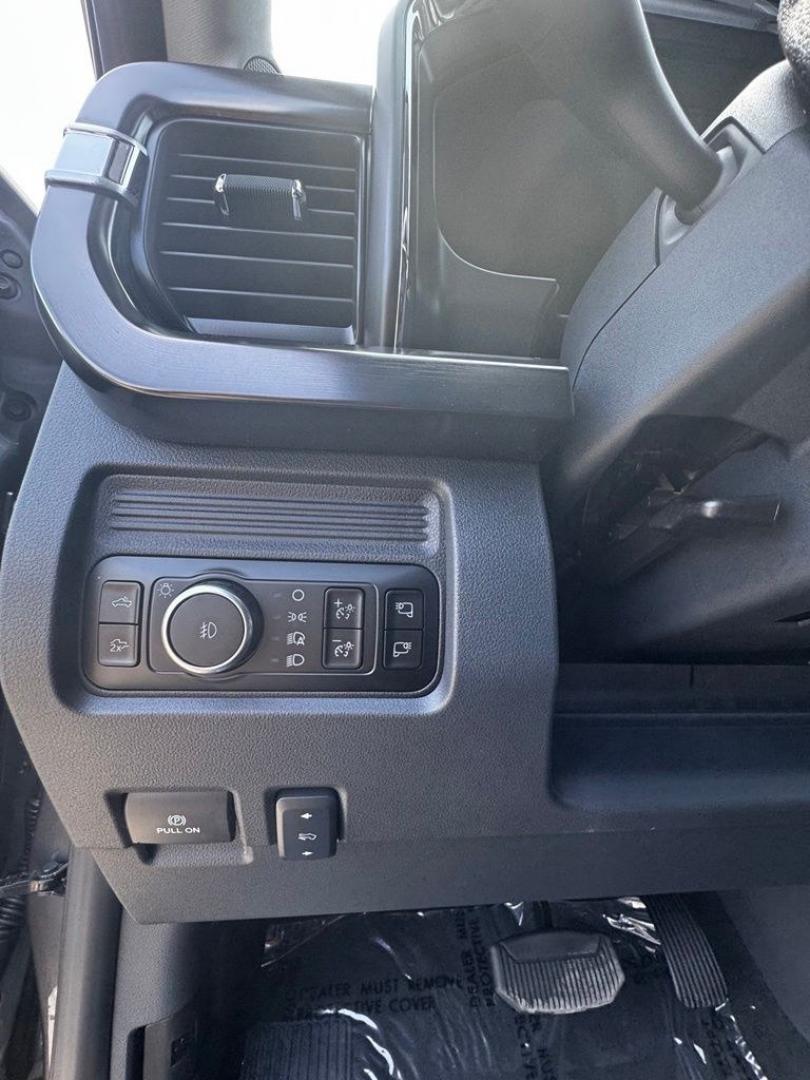 2026 Gray Metallic /Black Onyx Ford F-350SD Lariat (1FT8W3BT0TE) with an Power Stroke 6.7L V8 DI 32V OHV Turbodiesel engine, Automatic transmission, located at 1105 E Mulberry, Kaufman, TX, 75142, (972) 962-2151, 32.589550, -96.300926 - Recent Arrival! $1,000 off MSRP!<br><br>4WD.<br>Carbonized Gray Metallic 2026 Ford F-350SD 4D Crew Cab Lariat 4WD 10-Speed Automatic Power Stroke 6.7L V8 DI 32V OHV Turbodiesel Price includes: $1000 - Retail Customer Cash. Exp. 09/30/2026- Photo#15
