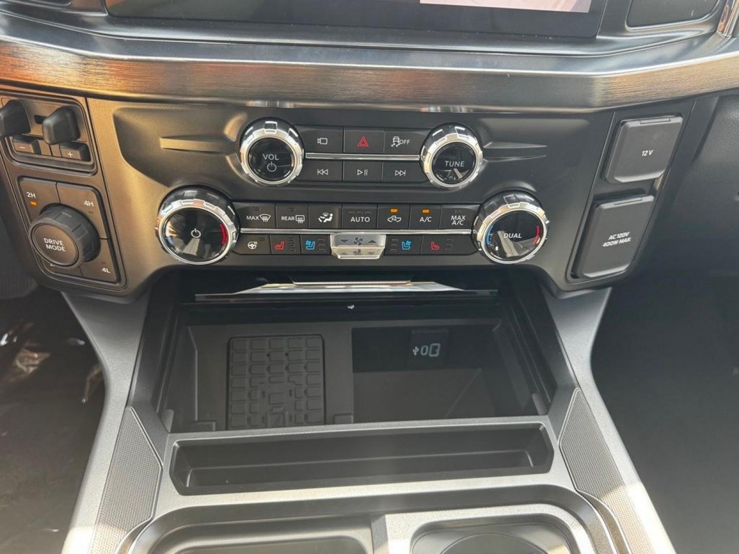 2026 Gray Metallic /Black Onyx Ford F-350SD Lariat (1FT8W3BT0TE) with an Power Stroke 6.7L V8 DI 32V OHV Turbodiesel engine, Automatic transmission, located at 1105 E Mulberry, Kaufman, TX, 75142, (972) 962-2151, 32.589550, -96.300926 - Recent Arrival! $1,000 off MSRP!<br><br>4WD.<br>Carbonized Gray Metallic 2026 Ford F-350SD 4D Crew Cab Lariat 4WD 10-Speed Automatic Power Stroke 6.7L V8 DI 32V OHV Turbodiesel Price includes: $1000 - Retail Customer Cash. Exp. 09/30/2026- Photo#18