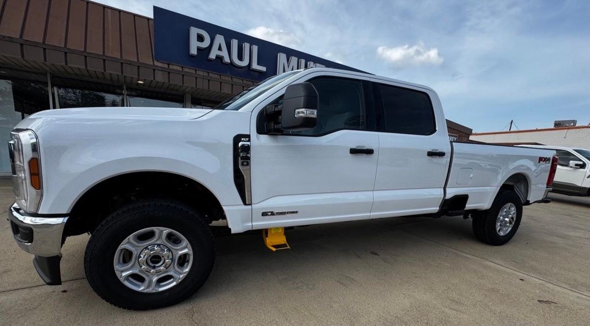 2026 Oxford White /Medium Dark Slate Ford F-350SD XLT (1FT8W3BT6TE) with an Power Stroke 6.7L V8 DI 32V OHV Turbodiesel engine, Automatic transmission, located at 1105 E Mulberry, Kaufman, TX, 75142, (972) 962-2151, 32.589550, -96.300926 - Recent Arrival! $1,000 off MSRP!<br><br>4WD.<br>Oxford White 2026 Ford F-350SD 4D Crew Cab XLT 4WD 10-Speed Automatic Power Stroke 6.7L V8 DI 32V OHV Turbodiesel Price includes: $1000 - Retail Customer Cash. Exp. 09/30/2026- Photo#1