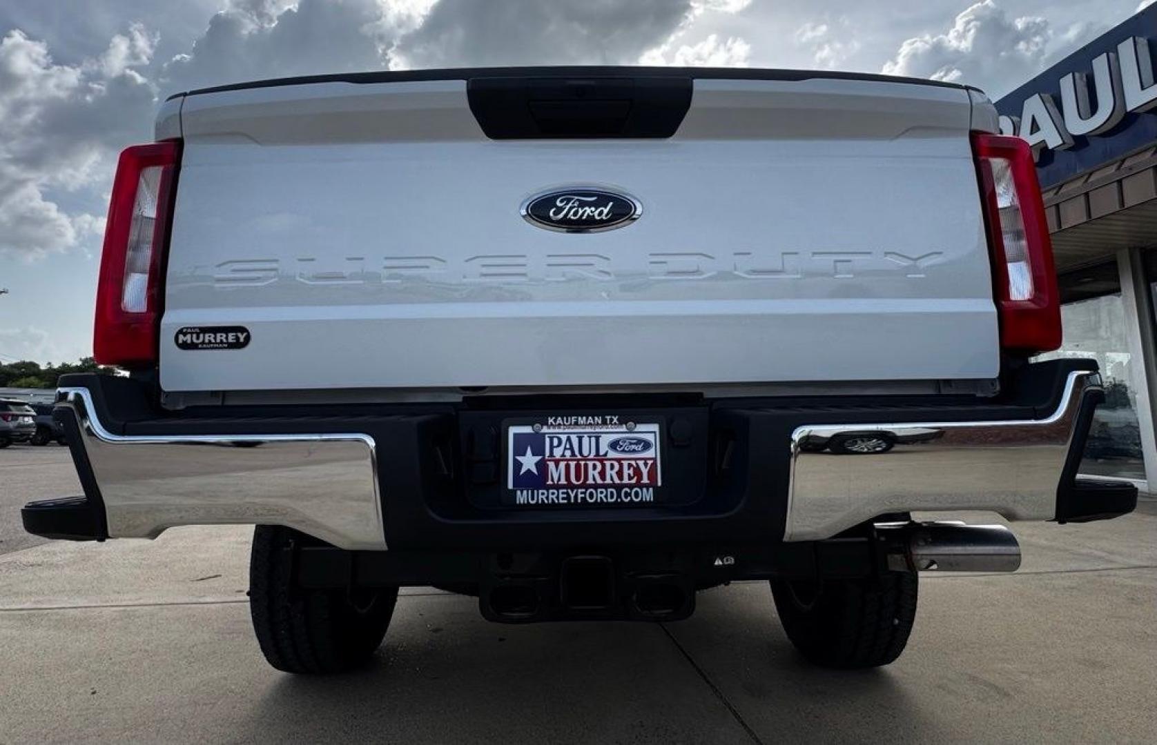 2026 Oxford White /Medium Dark Slate Ford F-350SD XLT (1FT8W3BT6TE) with an Power Stroke 6.7L V8 DI 32V OHV Turbodiesel engine, Automatic transmission, located at 1105 E Mulberry, Kaufman, TX, 75142, (972) 962-2151, 32.589550, -96.300926 - Recent Arrival! $1,000 off MSRP!<br><br>4WD.<br>Oxford White 2026 Ford F-350SD 4D Crew Cab XLT 4WD 10-Speed Automatic Power Stroke 6.7L V8 DI 32V OHV Turbodiesel Price includes: $1000 - Retail Customer Cash. Exp. 09/30/2026- Photo#5