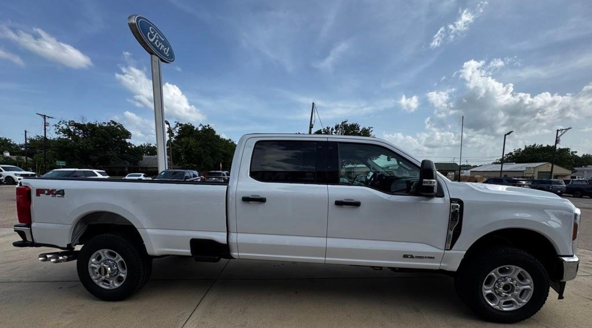 2026 Oxford White /Medium Dark Slate Ford F-350SD XLT (1FT8W3BT6TE) with an Power Stroke 6.7L V8 DI 32V OHV Turbodiesel engine, Automatic transmission, located at 1105 E Mulberry, Kaufman, TX, 75142, (972) 962-2151, 32.589550, -96.300926 - Recent Arrival! $1,000 off MSRP!<br><br>4WD.<br>Oxford White 2026 Ford F-350SD 4D Crew Cab XLT 4WD 10-Speed Automatic Power Stroke 6.7L V8 DI 32V OHV Turbodiesel Price includes: $1000 - Retail Customer Cash. Exp. 09/30/2026- Photo#8