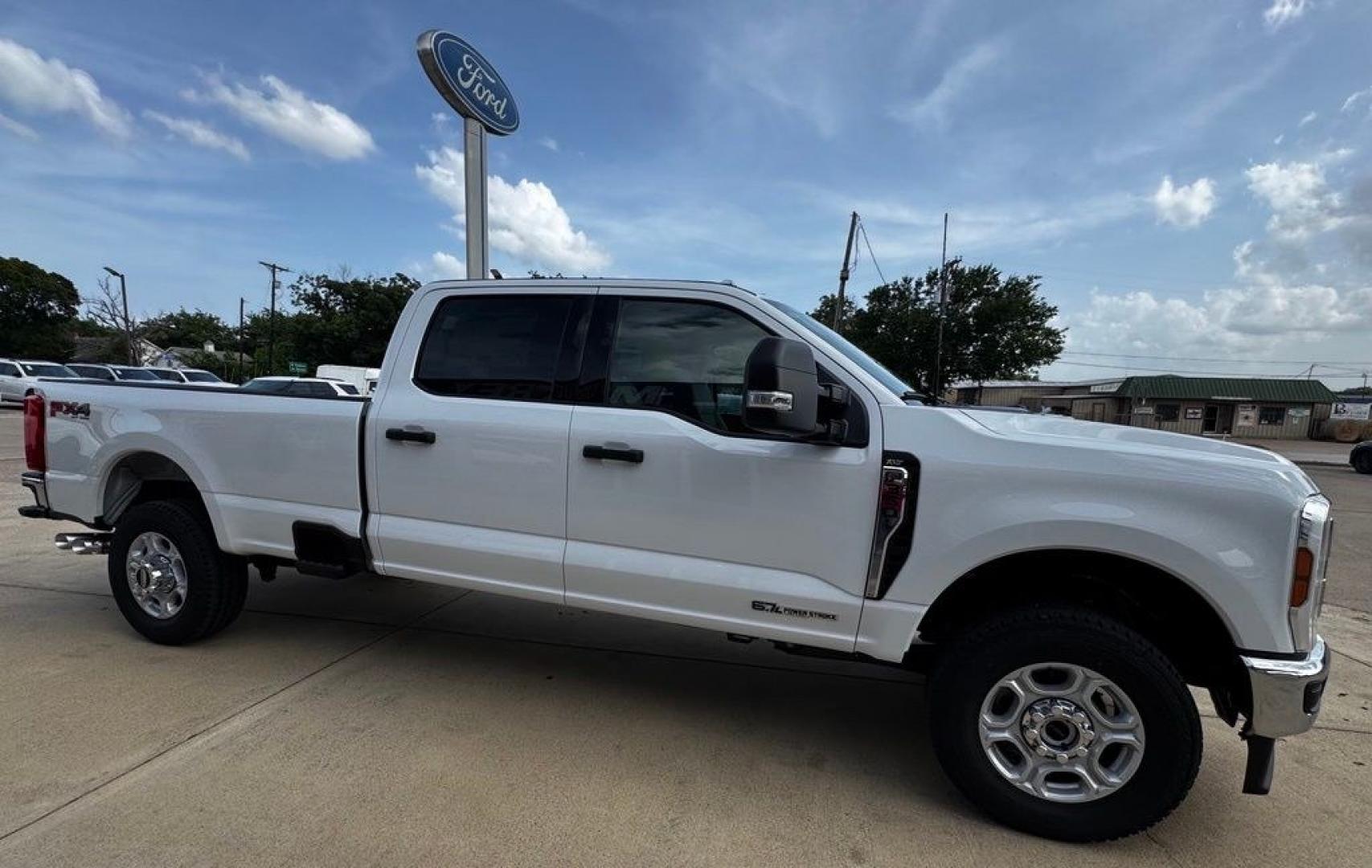 2026 Oxford White /Medium Dark Slate Ford F-350SD XLT (1FT8W3BT6TE) with an Power Stroke 6.7L V8 DI 32V OHV Turbodiesel engine, Automatic transmission, located at 1105 E Mulberry, Kaufman, TX, 75142, (972) 962-2151, 32.589550, -96.300926 - Recent Arrival! $1,000 off MSRP!<br><br>4WD.<br>Oxford White 2026 Ford F-350SD 4D Crew Cab XLT 4WD 10-Speed Automatic Power Stroke 6.7L V8 DI 32V OHV Turbodiesel Price includes: $1000 - Retail Customer Cash. Exp. 09/30/2026- Photo#9