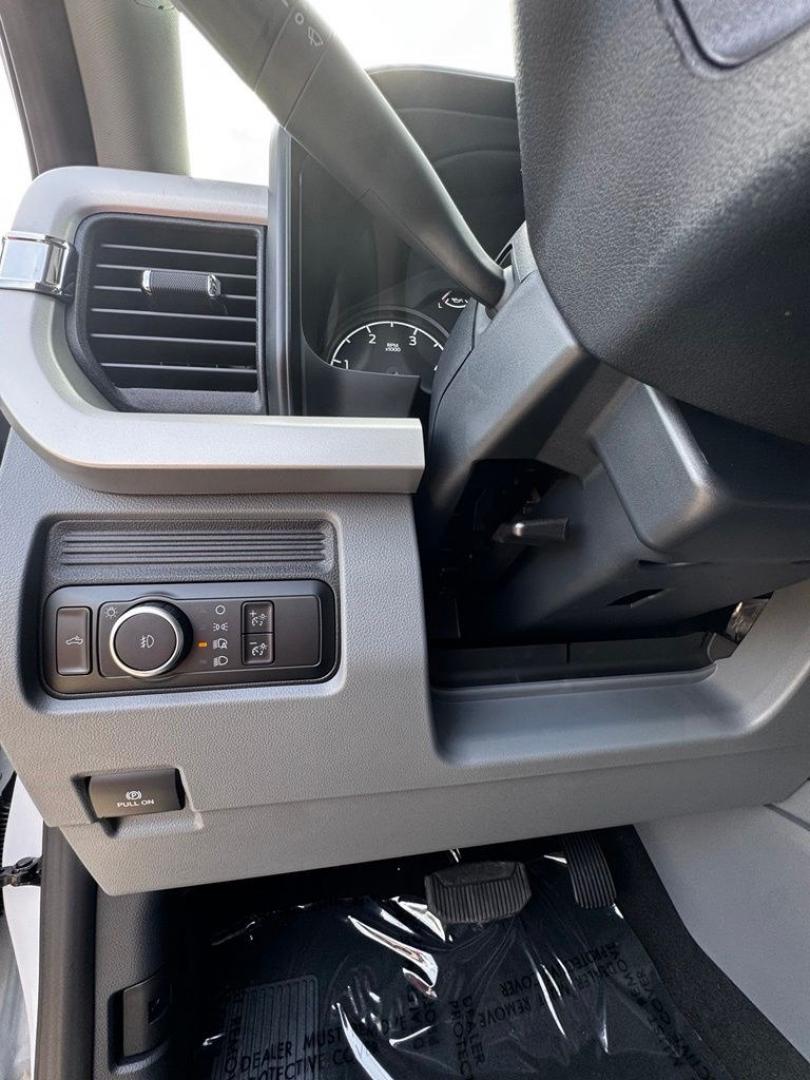 2026 Oxford White /Medium Dark Slate Ford F-350SD XLT (1FT8W3BT6TE) with an Power Stroke 6.7L V8 DI 32V OHV Turbodiesel engine, Automatic transmission, located at 1105 E Mulberry, Kaufman, TX, 75142, (972) 962-2151, 32.589550, -96.300926 - Recent Arrival! $1,000 off MSRP!<br><br>4WD.<br>Oxford White 2026 Ford F-350SD 4D Crew Cab XLT 4WD 10-Speed Automatic Power Stroke 6.7L V8 DI 32V OHV Turbodiesel Price includes: $1000 - Retail Customer Cash. Exp. 09/30/2026- Photo#13