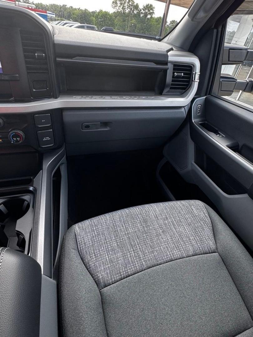 2026 Oxford White /Medium Dark Slate Ford F-350SD XLT (1FT8W3BT6TE) with an Power Stroke 6.7L V8 DI 32V OHV Turbodiesel engine, Automatic transmission, located at 1105 E Mulberry, Kaufman, TX, 75142, (972) 962-2151, 32.589550, -96.300926 - Recent Arrival! $1,000 off MSRP!<br><br>4WD.<br>Oxford White 2026 Ford F-350SD 4D Crew Cab XLT 4WD 10-Speed Automatic Power Stroke 6.7L V8 DI 32V OHV Turbodiesel Price includes: $1000 - Retail Customer Cash. Exp. 09/30/2026- Photo#19