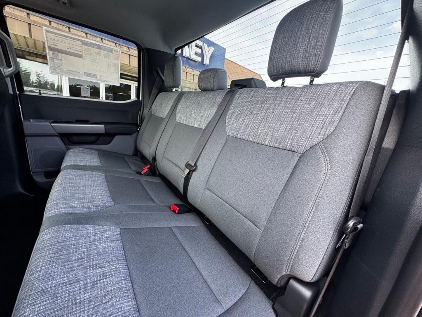 2026 Oxford White /Medium Dark Slate Ford F-350SD XLT (1FT8W3BT6TE) with an Power Stroke 6.7L V8 DI 32V OHV Turbodiesel engine, Automatic transmission, located at 1105 E Mulberry, Kaufman, TX, 75142, (972) 962-2151, 32.589550, -96.300926 - Recent Arrival! $1,000 off MSRP!<br><br>4WD.<br>Oxford White 2026 Ford F-350SD 4D Crew Cab XLT 4WD 10-Speed Automatic Power Stroke 6.7L V8 DI 32V OHV Turbodiesel Price includes: $1000 - Retail Customer Cash. Exp. 09/30/2026- Photo#25