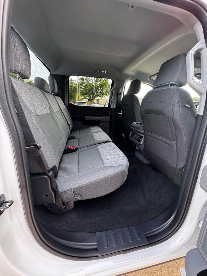 2026 Oxford White /Medium Dark Slate Ford F-350SD XLT (1FT8W3BT6TE) with an Power Stroke 6.7L V8 DI 32V OHV Turbodiesel engine, Automatic transmission, located at 1105 E Mulberry, Kaufman, TX, 75142, (972) 962-2151, 32.589550, -96.300926 - Recent Arrival! $1,000 off MSRP!<br><br>4WD.<br>Oxford White 2026 Ford F-350SD 4D Crew Cab XLT 4WD 10-Speed Automatic Power Stroke 6.7L V8 DI 32V OHV Turbodiesel Price includes: $1000 - Retail Customer Cash. Exp. 09/30/2026- Photo#27