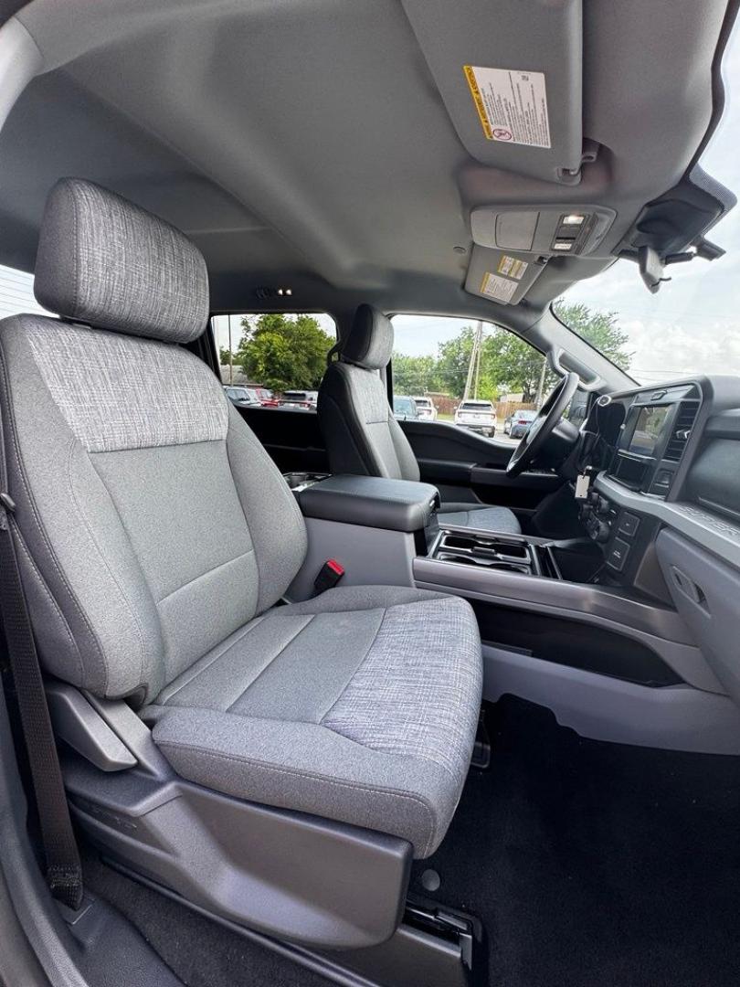 2026 Oxford White /Medium Dark Slate Ford F-350SD XLT (1FT8W3BT6TE) with an Power Stroke 6.7L V8 DI 32V OHV Turbodiesel engine, Automatic transmission, located at 1105 E Mulberry, Kaufman, TX, 75142, (972) 962-2151, 32.589550, -96.300926 - Recent Arrival! $1,000 off MSRP!<br><br>4WD.<br>Oxford White 2026 Ford F-350SD 4D Crew Cab XLT 4WD 10-Speed Automatic Power Stroke 6.7L V8 DI 32V OHV Turbodiesel Price includes: $1000 - Retail Customer Cash. Exp. 09/30/2026- Photo#28