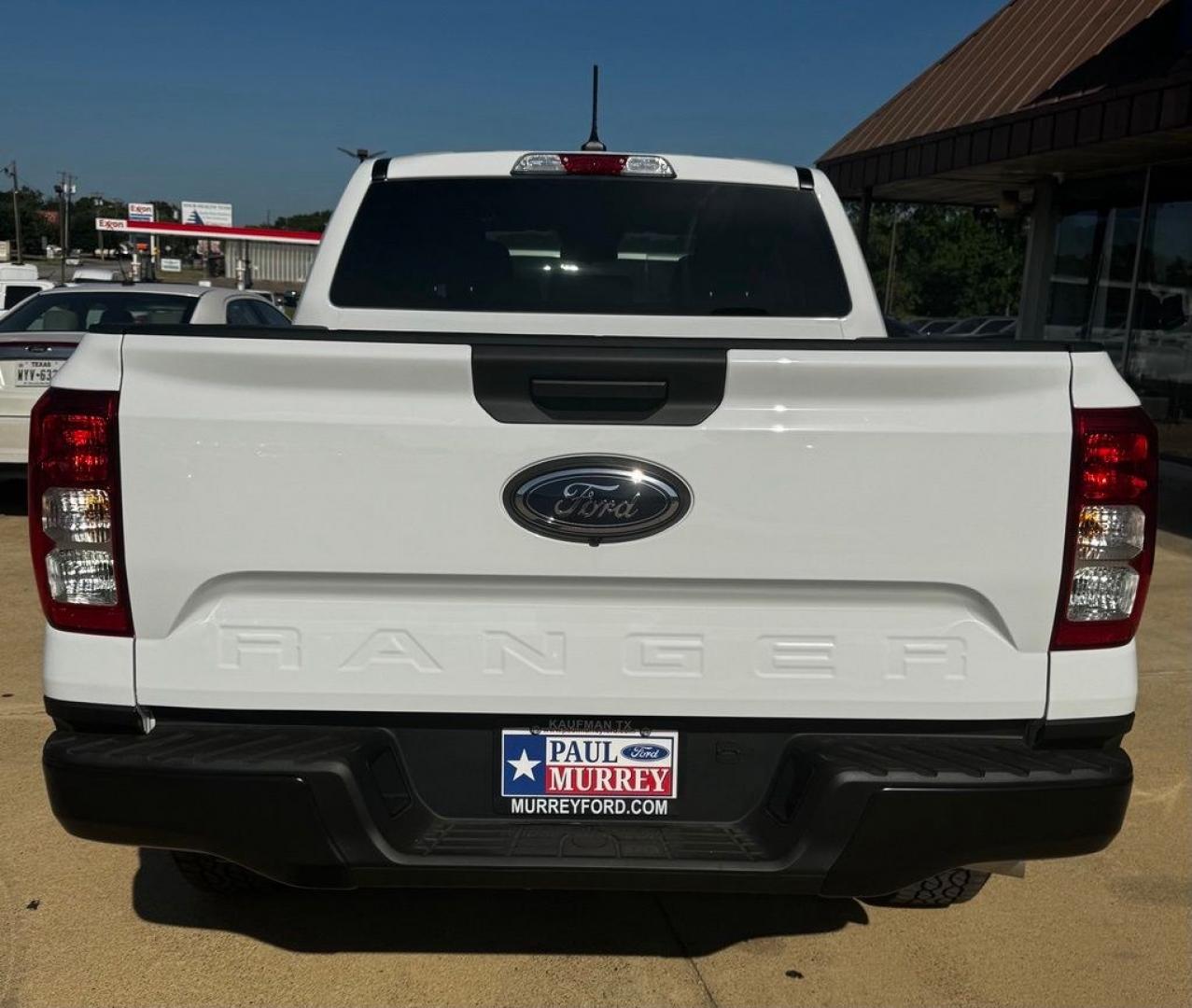 2026 Oxford White /Ebony Ford Ranger XL (1FTER4BH8TL) with an EcoBoost 2.3L I4 GTDi DOHC Turbocharged VCT engine, Automatic transmission, located at 1105 E Mulberry, Kaufman, TX, 75142, (972) 962-2151, 32.589550, -96.300926 - $2,000 off MSRP!<br><br><br>White / Oxford White 2026 Ford Ranger 4D Crew Cab XL RWD 10-Speed Automatic EcoBoost 2.3L I4 GTDi DOHC Turbocharged VCT 21/25 City/Highway MPG Price includes: $1000 - Retail Customer Cash. Exp. 09/30/2026 $1000 - SSE Down Payment Assistance. Exp. 08/31/2026- Photo#4