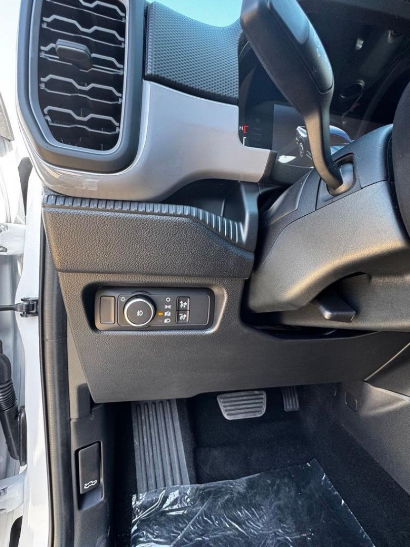 2026 Oxford White /Ebony Ford Ranger XL (1FTER4BH8TL) with an EcoBoost 2.3L I4 GTDi DOHC Turbocharged VCT engine, Automatic transmission, located at 1105 E Mulberry, Kaufman, TX, 75142, (972) 962-2151, 32.589550, -96.300926 - $2,000 off MSRP!<br><br><br>White / Oxford White 2026 Ford Ranger 4D Crew Cab XL RWD 10-Speed Automatic EcoBoost 2.3L I4 GTDi DOHC Turbocharged VCT 21/25 City/Highway MPG Price includes: $1000 - Retail Customer Cash. Exp. 09/30/2026 $1000 - SSE Down Payment Assistance. Exp. 08/31/2026- Photo#9