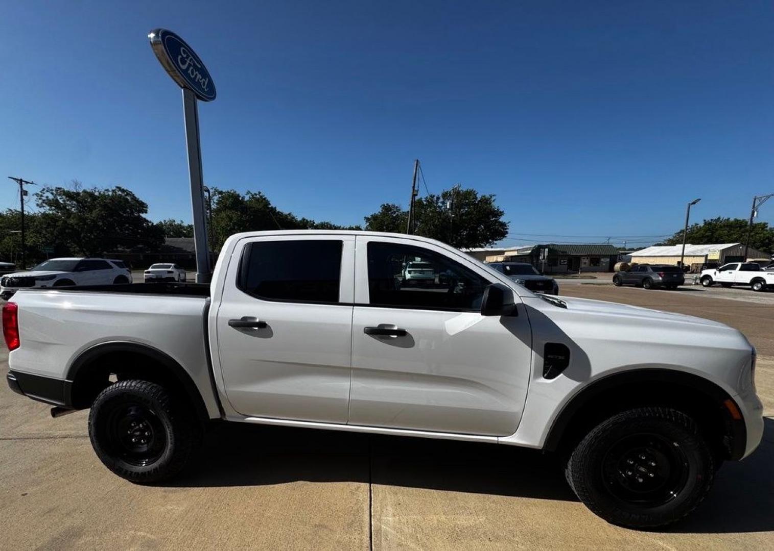 2026 Oxford White /Ebony Ford Ranger XL (1FTER4BH8TL) with an EcoBoost 2.3L I4 GTDi DOHC Turbocharged VCT engine, Automatic transmission, located at 1105 E Mulberry, Kaufman, TX, 75142, (972) 962-2151, 32.589550, -96.300926 - $2,000 off MSRP!<br><br><br>White / Oxford White 2026 Ford Ranger 4D Crew Cab XL RWD 10-Speed Automatic EcoBoost 2.3L I4 GTDi DOHC Turbocharged VCT 21/25 City/Highway MPG Price includes: $1000 - Retail Customer Cash. Exp. 09/30/2026 $1000 - SSE Down Payment Assistance. Exp. 08/31/2026- Photo#20