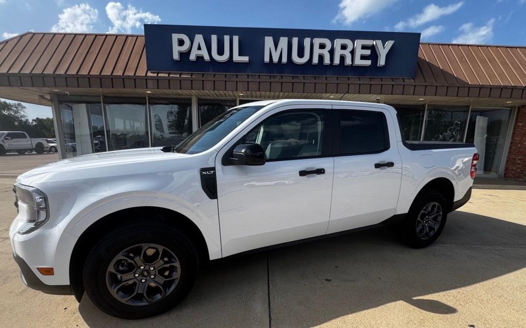 2026 Oxford White /Navy Pier/Aspen Gray Ford Maverick XLT (3FTTW8JA4TR) with an EcoBoost 2.0L I4 GTDi DOHC Turbocharged VCT engine, Automatic transmission, located at 1105 E Mulberry, Kaufman, TX, 75142, (972) 962-2151, 32.589550, -96.300926 - Recent Arrival! $1,000 off MSRP!<br><br><br>White / Oxford White 2026 Ford Maverick 4D Crew Cab XLT AWD 8-Speed Automatic EcoBoost 2.0L I4 GTDi DOHC Turbocharged VCT 22/30 City/Highway MPG<br><br>22/30 City/Highway MPG Price includes: $1000 - Retail Customer Cash. Exp. 09/30/2026- Photo#1