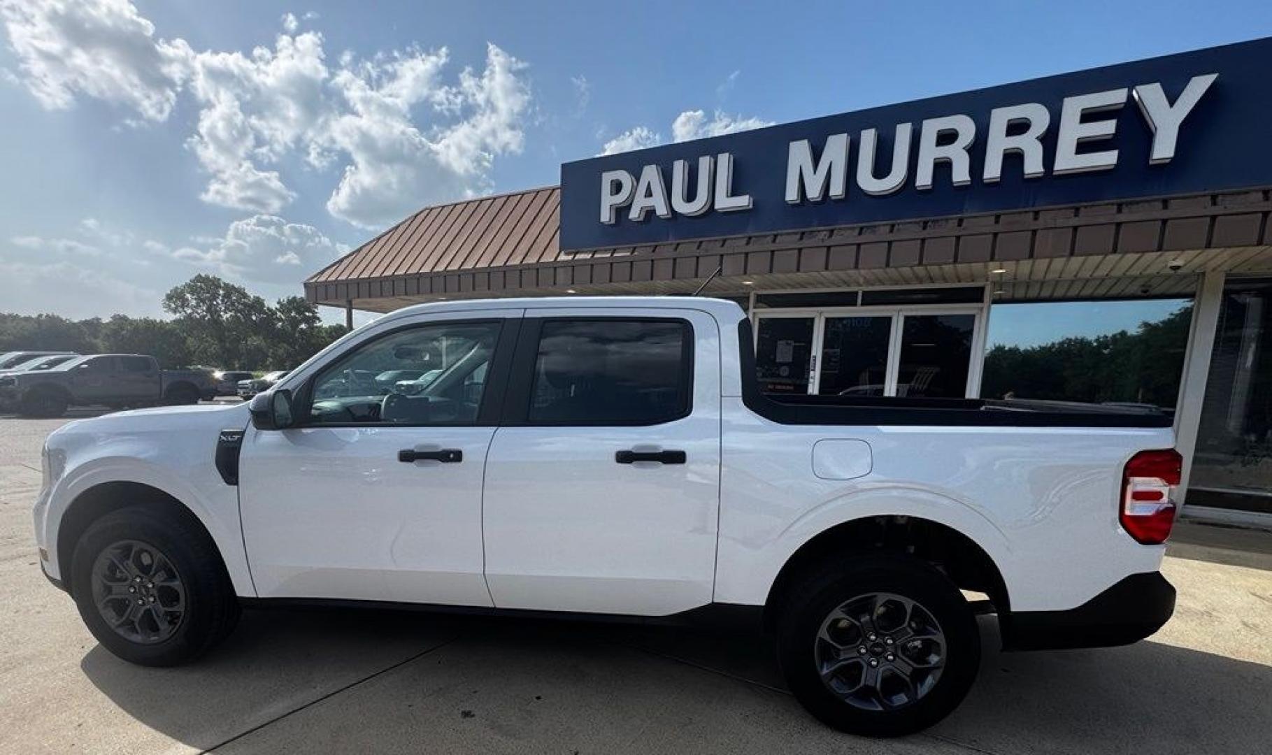 2026 Oxford White /Navy Pier/Aspen Gray Ford Maverick XLT (3FTTW8JA4TR) with an EcoBoost 2.0L I4 GTDi DOHC Turbocharged VCT engine, Automatic transmission, located at 1105 E Mulberry, Kaufman, TX, 75142, (972) 962-2151, 32.589550, -96.300926 - Recent Arrival! $1,000 off MSRP!<br><br><br>White / Oxford White 2026 Ford Maverick 4D Crew Cab XLT AWD 8-Speed Automatic EcoBoost 2.0L I4 GTDi DOHC Turbocharged VCT 22/30 City/Highway MPG<br><br>22/30 City/Highway MPG Price includes: $1000 - Retail Customer Cash. Exp. 09/30/2026- Photo#4