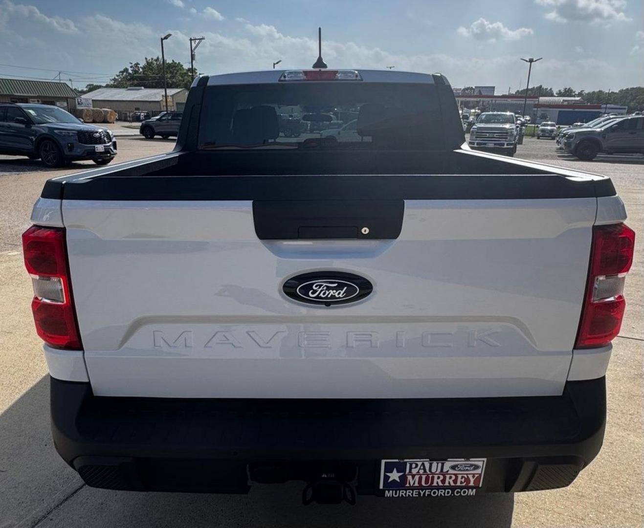 2026 Oxford White /Navy Pier/Aspen Gray Ford Maverick XLT (3FTTW8JA4TR) with an EcoBoost 2.0L I4 GTDi DOHC Turbocharged VCT engine, Automatic transmission, located at 1105 E Mulberry, Kaufman, TX, 75142, (972) 962-2151, 32.589550, -96.300926 - Recent Arrival! $1,000 off MSRP!<br><br><br>White / Oxford White 2026 Ford Maverick 4D Crew Cab XLT AWD 8-Speed Automatic EcoBoost 2.0L I4 GTDi DOHC Turbocharged VCT 22/30 City/Highway MPG<br><br>22/30 City/Highway MPG Price includes: $1000 - Retail Customer Cash. Exp. 09/30/2026- Photo#5
