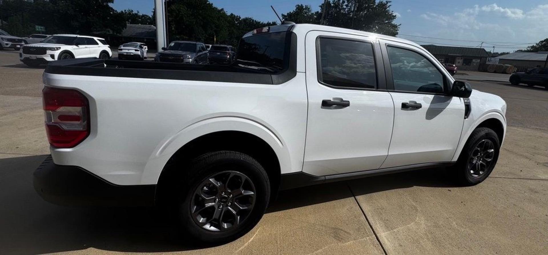 2026 Oxford White /Navy Pier/Aspen Gray Ford Maverick XLT (3FTTW8JA4TR) with an EcoBoost 2.0L I4 GTDi DOHC Turbocharged VCT engine, Automatic transmission, located at 1105 E Mulberry, Kaufman, TX, 75142, (972) 962-2151, 32.589550, -96.300926 - Recent Arrival! $1,000 off MSRP!<br><br><br>White / Oxford White 2026 Ford Maverick 4D Crew Cab XLT AWD 8-Speed Automatic EcoBoost 2.0L I4 GTDi DOHC Turbocharged VCT 22/30 City/Highway MPG<br><br>22/30 City/Highway MPG Price includes: $1000 - Retail Customer Cash. Exp. 09/30/2026- Photo#9