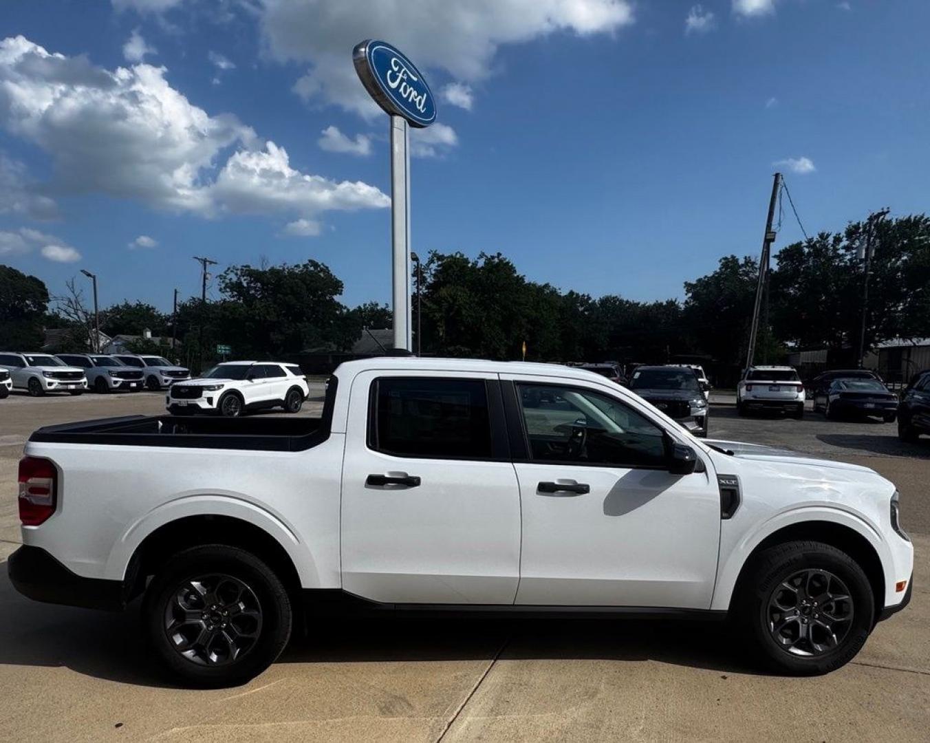 2026 Oxford White /Navy Pier/Aspen Gray Ford Maverick XLT (3FTTW8JA4TR) with an EcoBoost 2.0L I4 GTDi DOHC Turbocharged VCT engine, Automatic transmission, located at 1105 E Mulberry, Kaufman, TX, 75142, (972) 962-2151, 32.589550, -96.300926 - Recent Arrival! $1,000 off MSRP!<br><br><br>White / Oxford White 2026 Ford Maverick 4D Crew Cab XLT AWD 8-Speed Automatic EcoBoost 2.0L I4 GTDi DOHC Turbocharged VCT 22/30 City/Highway MPG<br><br>22/30 City/Highway MPG Price includes: $1000 - Retail Customer Cash. Exp. 09/30/2026- Photo#10