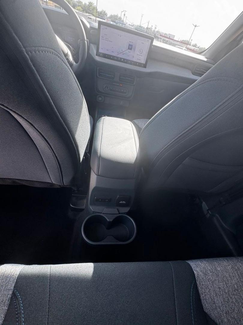 2026 Oxford White /Navy Pier/Aspen Gray Ford Maverick XLT (3FTTW8JA4TR) with an EcoBoost 2.0L I4 GTDi DOHC Turbocharged VCT engine, Automatic transmission, located at 1105 E Mulberry, Kaufman, TX, 75142, (972) 962-2151, 32.589550, -96.300926 - Recent Arrival! $1,000 off MSRP!<br><br><br>White / Oxford White 2026 Ford Maverick 4D Crew Cab XLT AWD 8-Speed Automatic EcoBoost 2.0L I4 GTDi DOHC Turbocharged VCT 22/30 City/Highway MPG<br><br>22/30 City/Highway MPG Price includes: $1000 - Retail Customer Cash. Exp. 09/30/2026- Photo#22