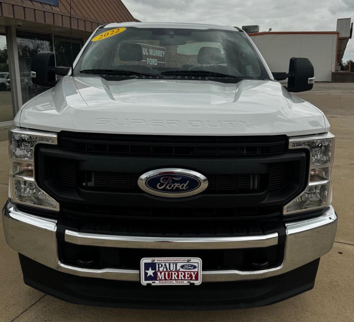 2022 Oxford White /Medium Earth Gray Ford F-250SD XL (1FDBF2BT6NE) with an Power Stroke 6.7L V8 DI 32V OHV Turbodiesel engine, Automatic transmission, located at 1105 E Mulberry, Kaufman, TX, 75142, (972) 962-2151, 32.589550, -96.300926- Photo#2