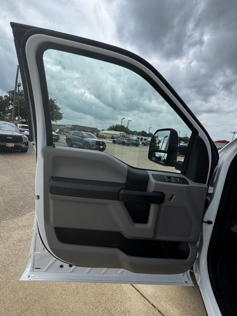2022 Oxford White /Medium Earth Gray Ford F-250SD XL (1FDBF2BT6NE) with an Power Stroke 6.7L V8 DI 32V OHV Turbodiesel engine, Automatic transmission, located at 1105 E Mulberry, Kaufman, TX, 75142, (972) 962-2151, 32.589550, -96.300926- Photo#12