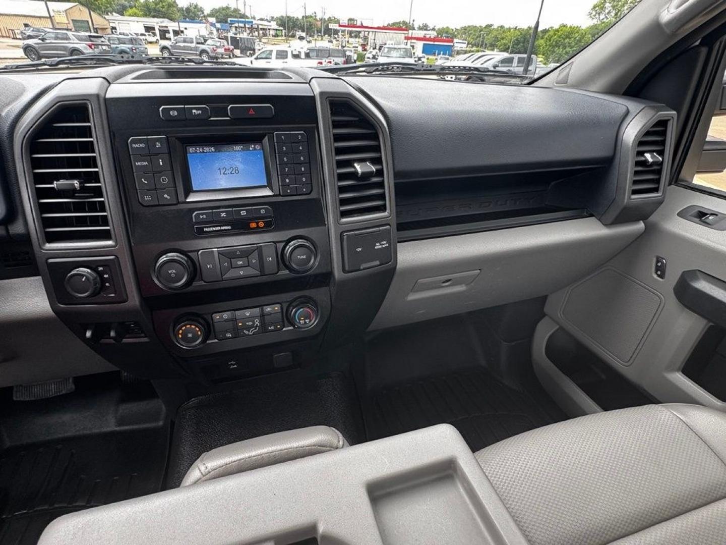 2022 Oxford White /Medium Earth Gray Ford F-250SD XL (1FDBF2BT6NE) with an Power Stroke 6.7L V8 DI 32V OHV Turbodiesel engine, Automatic transmission, located at 1105 E Mulberry, Kaufman, TX, 75142, (972) 962-2151, 32.589550, -96.300926- Photo#18