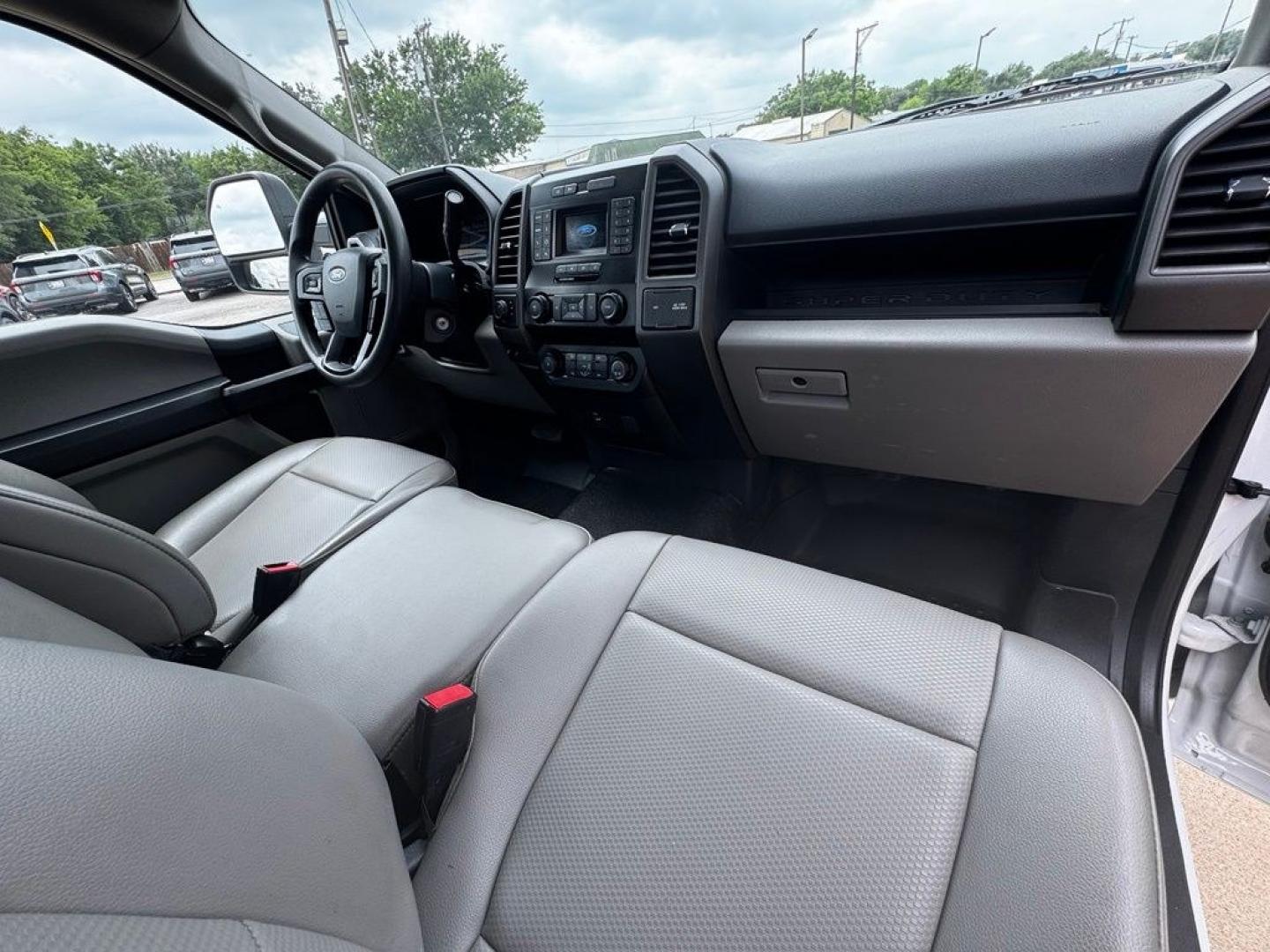 2022 Oxford White /Medium Earth Gray Ford F-250SD XL (1FDBF2BT6NE) with an Power Stroke 6.7L V8 DI 32V OHV Turbodiesel engine, Automatic transmission, located at 1105 E Mulberry, Kaufman, TX, 75142, (972) 962-2151, 32.589550, -96.300926- Photo#22