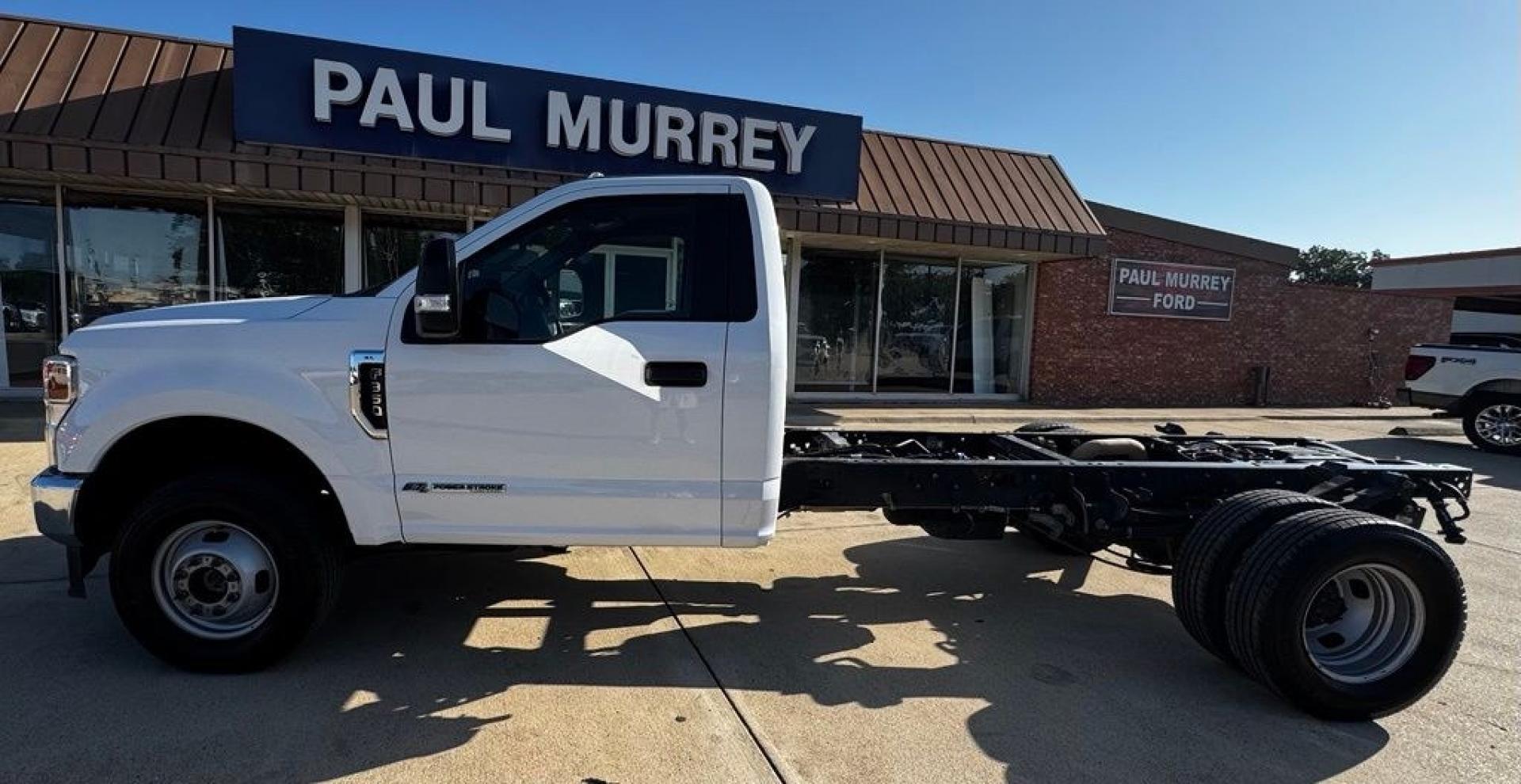 2022 Oxford White /Medium Earth Gray Ford F-350SD XL (1FDRF3HT7NE) with an Power Stroke 6.7L V8 DI 32V OHV Turbodiesel engine, Automatic transmission, located at 1105 E Mulberry, Kaufman, TX, 75142, (972) 962-2151, 32.589550, -96.300926 - Oxford White 2022 Ford F-350SD 2D Standard Cab XL DRW 4WD 10-Speed Automatic Power Stroke 6.7L V8 DI 32V OHV Turbodiesel 4WD.<br><br><br>Please call Paul Murrey Ford Inc. In Kaufman Texas A Family Dealership Since 1952 Serving the Dallas Fort Worth and East Texas areas for over 70 years. Please call- Photo#0