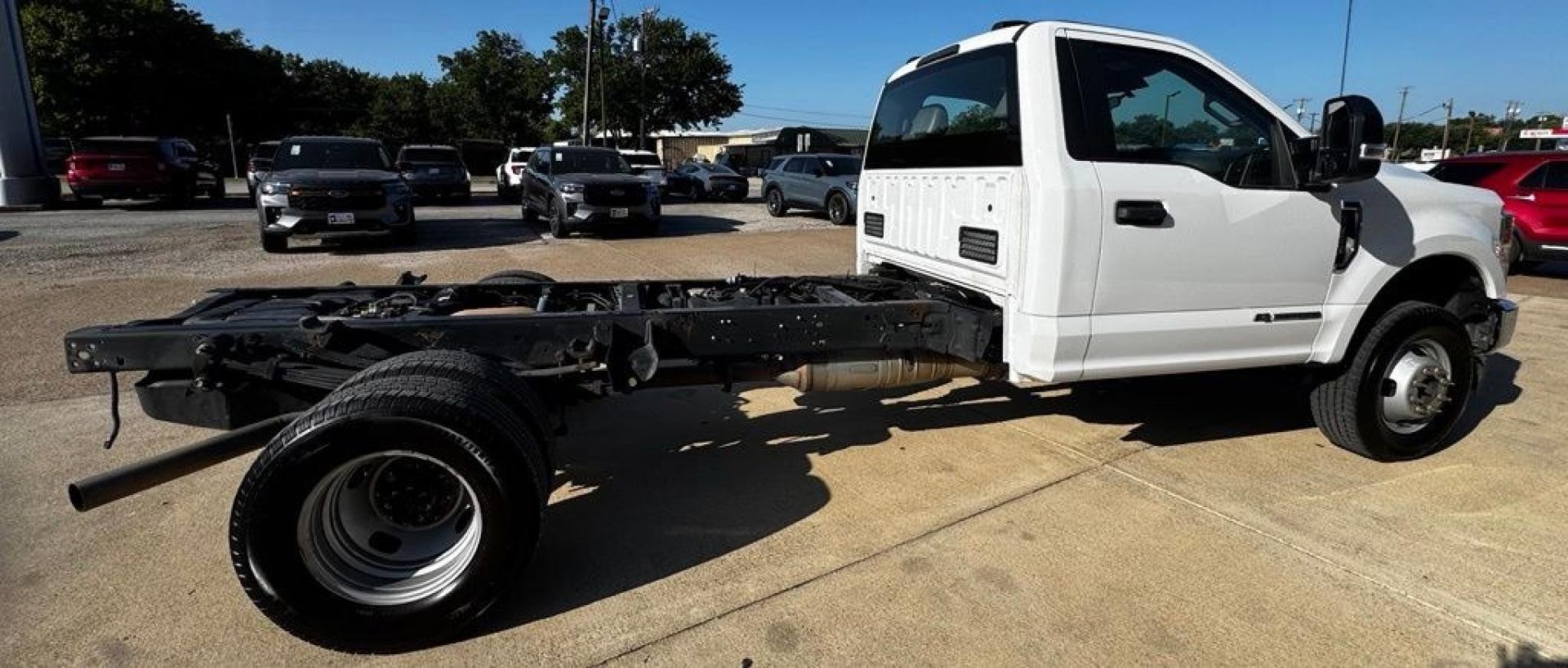 2022 Oxford White /Medium Earth Gray Ford F-350SD XL (1FDRF3HT7NE) with an Power Stroke 6.7L V8 DI 32V OHV Turbodiesel engine, Automatic transmission, located at 1105 E Mulberry, Kaufman, TX, 75142, (972) 962-2151, 32.589550, -96.300926 - Oxford White 2022 Ford F-350SD 2D Standard Cab XL DRW 4WD 10-Speed Automatic Power Stroke 6.7L V8 DI 32V OHV Turbodiesel 4WD.<br><br><br>Please call Paul Murrey Ford Inc. In Kaufman Texas A Family Dealership Since 1952 Serving the Dallas Fort Worth and East Texas areas for over 70 years. Please call- Photo#3