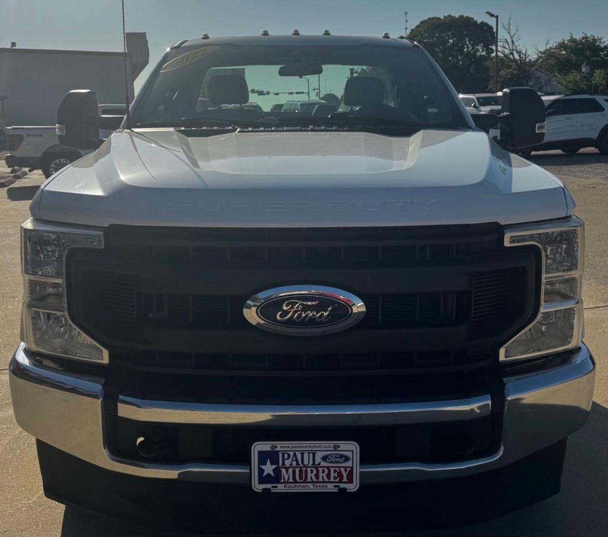 2022 Oxford White /Medium Earth Gray Ford F-350SD XL (1FDRF3HT7NE) with an Power Stroke 6.7L V8 DI 32V OHV Turbodiesel engine, Automatic transmission, located at 1105 E Mulberry, Kaufman, TX, 75142, (972) 962-2151, 32.589550, -96.300926 - Oxford White 2022 Ford F-350SD 2D Standard Cab XL DRW 4WD 10-Speed Automatic Power Stroke 6.7L V8 DI 32V OHV Turbodiesel 4WD.<br><br><br>Please call Paul Murrey Ford Inc. In Kaufman Texas A Family Dealership Since 1952 Serving the Dallas Fort Worth and East Texas areas for over 70 years. Please call- Photo#5