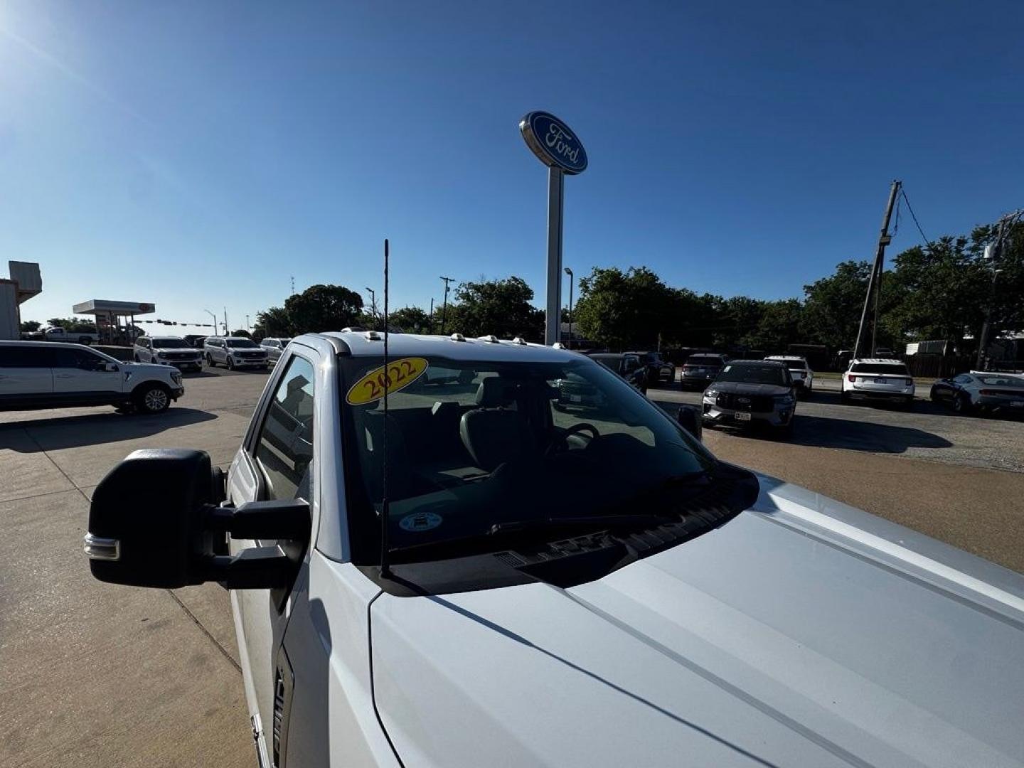 2022 Oxford White /Medium Earth Gray Ford F-350SD XL (1FDRF3HT7NE) with an Power Stroke 6.7L V8 DI 32V OHV Turbodiesel engine, Automatic transmission, located at 1105 E Mulberry, Kaufman, TX, 75142, (972) 962-2151, 32.589550, -96.300926 - Oxford White 2022 Ford F-350SD 2D Standard Cab XL DRW 4WD 10-Speed Automatic Power Stroke 6.7L V8 DI 32V OHV Turbodiesel 4WD.<br><br><br>Please call Paul Murrey Ford Inc. In Kaufman Texas A Family Dealership Since 1952 Serving the Dallas Fort Worth and East Texas areas for over 70 years. Please call- Photo#8