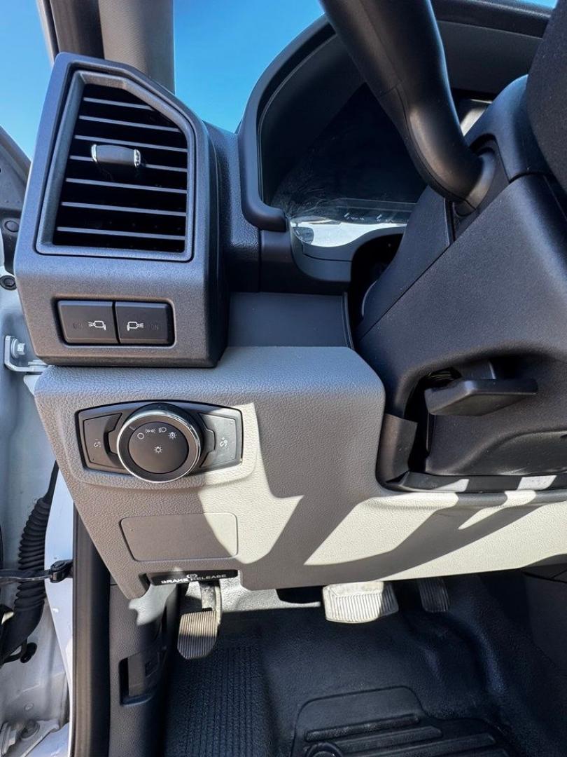 2022 Oxford White /Medium Earth Gray Ford F-350SD XL (1FDRF3HT7NE) with an Power Stroke 6.7L V8 DI 32V OHV Turbodiesel engine, Automatic transmission, located at 1105 E Mulberry, Kaufman, TX, 75142, (972) 962-2151, 32.589550, -96.300926 - Oxford White 2022 Ford F-350SD 2D Standard Cab XL DRW 4WD 10-Speed Automatic Power Stroke 6.7L V8 DI 32V OHV Turbodiesel 4WD.<br><br><br>Please call Paul Murrey Ford Inc. In Kaufman Texas A Family Dealership Since 1952 Serving the Dallas Fort Worth and East Texas areas for over 70 years. Please call- Photo#11