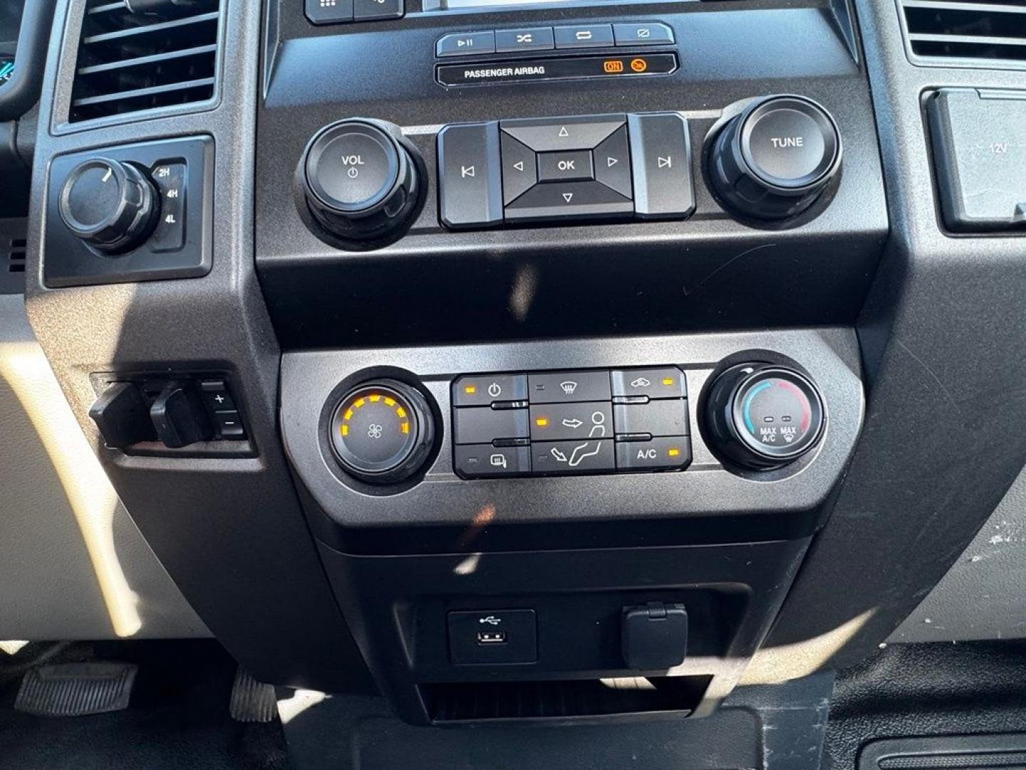 2022 Oxford White /Medium Earth Gray Ford F-350SD XL (1FDRF3HT7NE) with an Power Stroke 6.7L V8 DI 32V OHV Turbodiesel engine, Automatic transmission, located at 1105 E Mulberry, Kaufman, TX, 75142, (972) 962-2151, 32.589550, -96.300926 - Oxford White 2022 Ford F-350SD 2D Standard Cab XL DRW 4WD 10-Speed Automatic Power Stroke 6.7L V8 DI 32V OHV Turbodiesel 4WD.<br><br><br>Please call Paul Murrey Ford Inc. In Kaufman Texas A Family Dealership Since 1952 Serving the Dallas Fort Worth and East Texas areas for over 70 years. Please call- Photo#17