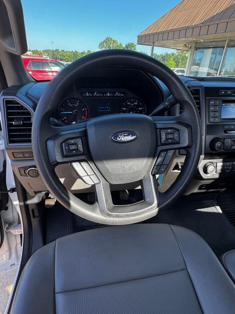 2022 Oxford White /Medium Earth Gray Ford F-350SD XL (1FDRF3HT7NE) with an Power Stroke 6.7L V8 DI 32V OHV Turbodiesel engine, Automatic transmission, located at 1105 E Mulberry, Kaufman, TX, 75142, (972) 962-2151, 32.589550, -96.300926 - Oxford White 2022 Ford F-350SD 2D Standard Cab XL DRW 4WD 10-Speed Automatic Power Stroke 6.7L V8 DI 32V OHV Turbodiesel 4WD.<br><br><br>Please call Paul Murrey Ford Inc. In Kaufman Texas A Family Dealership Since 1952 Serving the Dallas Fort Worth and East Texas areas for over 70 years. Please call- Photo#19