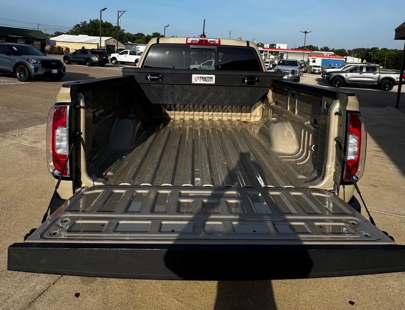 2022 Desert Sand Metallic /Black GMC Canyon Elevation (1GTH5CEA9N1) with an 2.5L I4 DI DOHC VVT engine, Automatic transmission, located at 1105 E Mulberry, Kaufman, TX, 75142, (972) 962-2151, 32.589550, -96.300926 - Desert Sand Metallic 2022 GMC Canyon Elevation RWD 6-Speed Automatic 2.5L I4 DI DOHC VVT<br><br><br>Recent Arrival!<br><br><br>Please call Paul Murrey Ford Inc. In Kaufman Texas A Family Dealership Since 1952 Serving the Dallas Fort Worth and East Texas areas for over 70 years. Please call 972-962-2- Photo#8