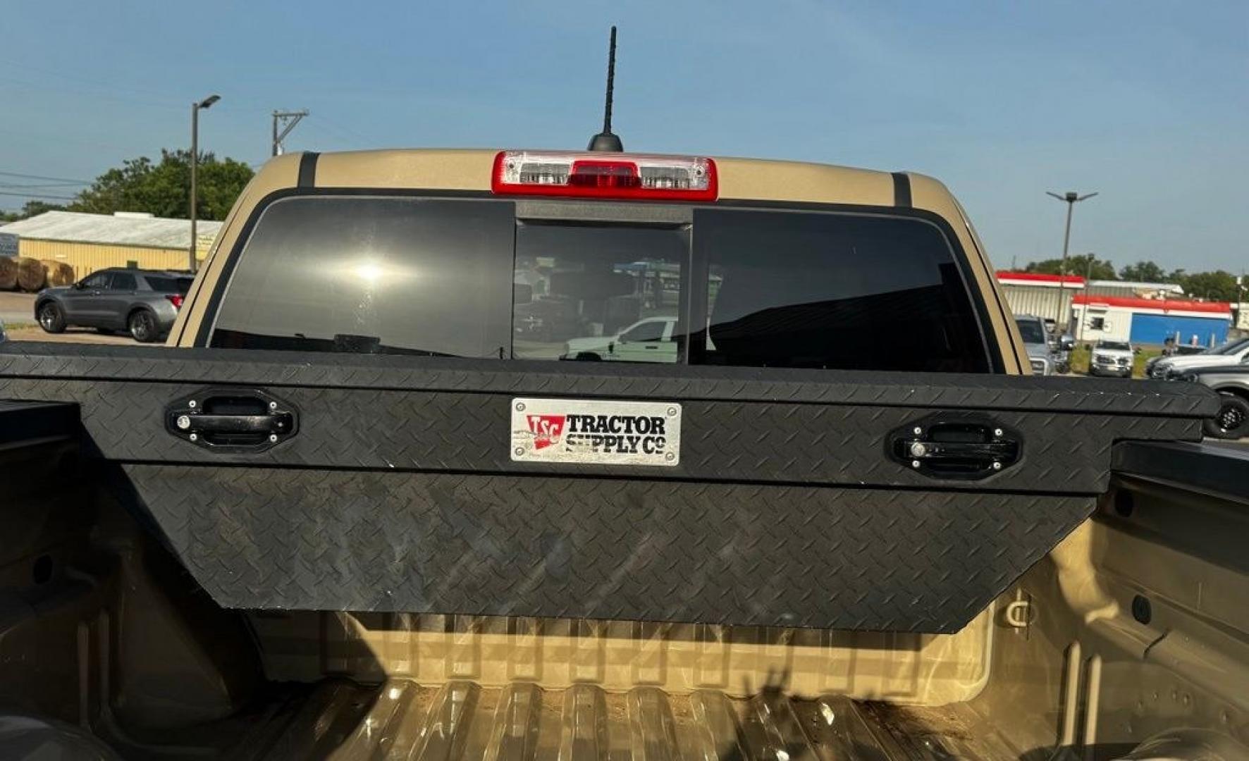 2022 Desert Sand Metallic /Black GMC Canyon Elevation (1GTH5CEA9N1) with an 2.5L I4 DI DOHC VVT engine, Automatic transmission, located at 1105 E Mulberry, Kaufman, TX, 75142, (972) 962-2151, 32.589550, -96.300926 - Desert Sand Metallic 2022 GMC Canyon Elevation RWD 6-Speed Automatic 2.5L I4 DI DOHC VVT<br><br><br>Recent Arrival!<br><br><br>Please call Paul Murrey Ford Inc. In Kaufman Texas A Family Dealership Since 1952 Serving the Dallas Fort Worth and East Texas areas for over 70 years. Please call 972-962-2- Photo#9
