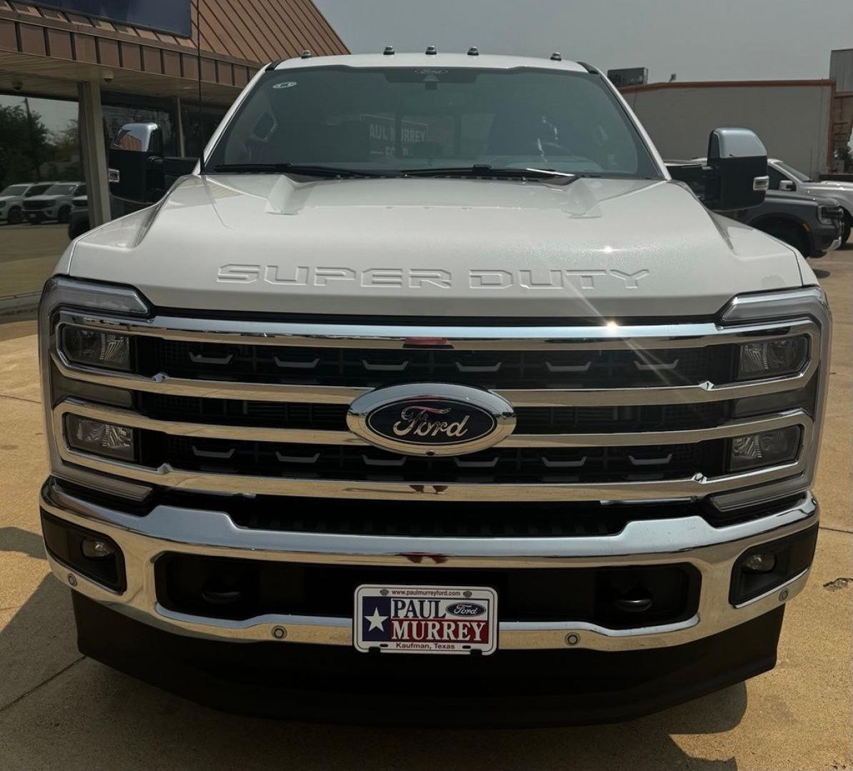 2026 White Metallic /Java Ford F-350SD King Ranch (1FT8W3BM1TE) with an 6.7L High Output Power Stroke V8 Diesel engine, Automatic transmission, located at 1105 E Mulberry, Kaufman, TX, 75142, (972) 962-2151, 32.589550, -96.300926 - Recent Arrival!<br><br>4WD.<br>Star White Metallic Tri-Coat 2026 Ford F-350SD 4D Crew Cab King Ranch 4WD 10-Speed Automatic 6.7L High Output Power Stroke V8 Diesel- Photo#4