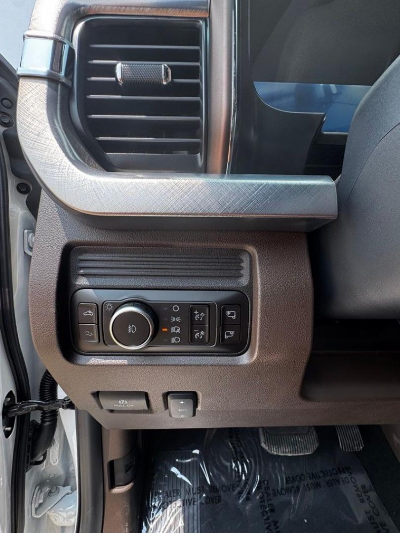 2026 White Metallic /Java Ford F-350SD King Ranch (1FT8W3BM1TE) with an 6.7L High Output Power Stroke V8 Diesel engine, Automatic transmission, located at 1105 E Mulberry, Kaufman, TX, 75142, (972) 962-2151, 32.589550, -96.300926 - Recent Arrival!<br><br>4WD.<br>Star White Metallic Tri-Coat 2026 Ford F-350SD 4D Crew Cab King Ranch 4WD 10-Speed Automatic 6.7L High Output Power Stroke V8 Diesel- Photo#17