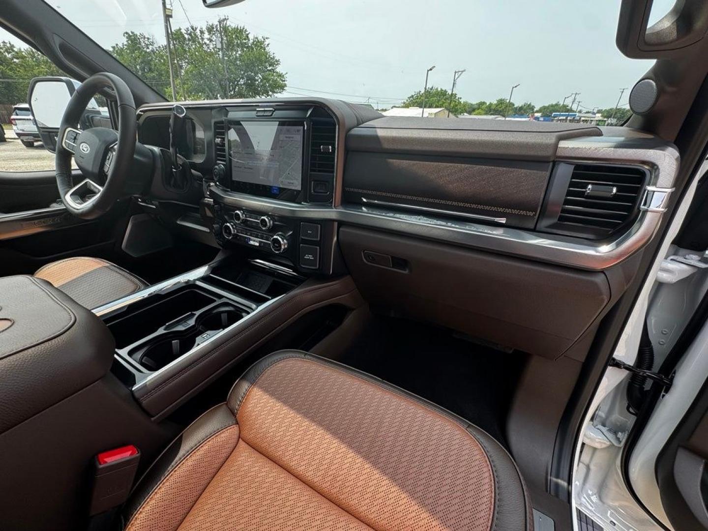 2026 White Metallic /Java Ford F-350SD King Ranch (1FT8W3BM1TE) with an 6.7L High Output Power Stroke V8 Diesel engine, Automatic transmission, located at 1105 E Mulberry, Kaufman, TX, 75142, (972) 962-2151, 32.589550, -96.300926 - Recent Arrival!<br><br>4WD.<br>Star White Metallic Tri-Coat 2026 Ford F-350SD 4D Crew Cab King Ranch 4WD 10-Speed Automatic 6.7L High Output Power Stroke V8 Diesel- Photo#37