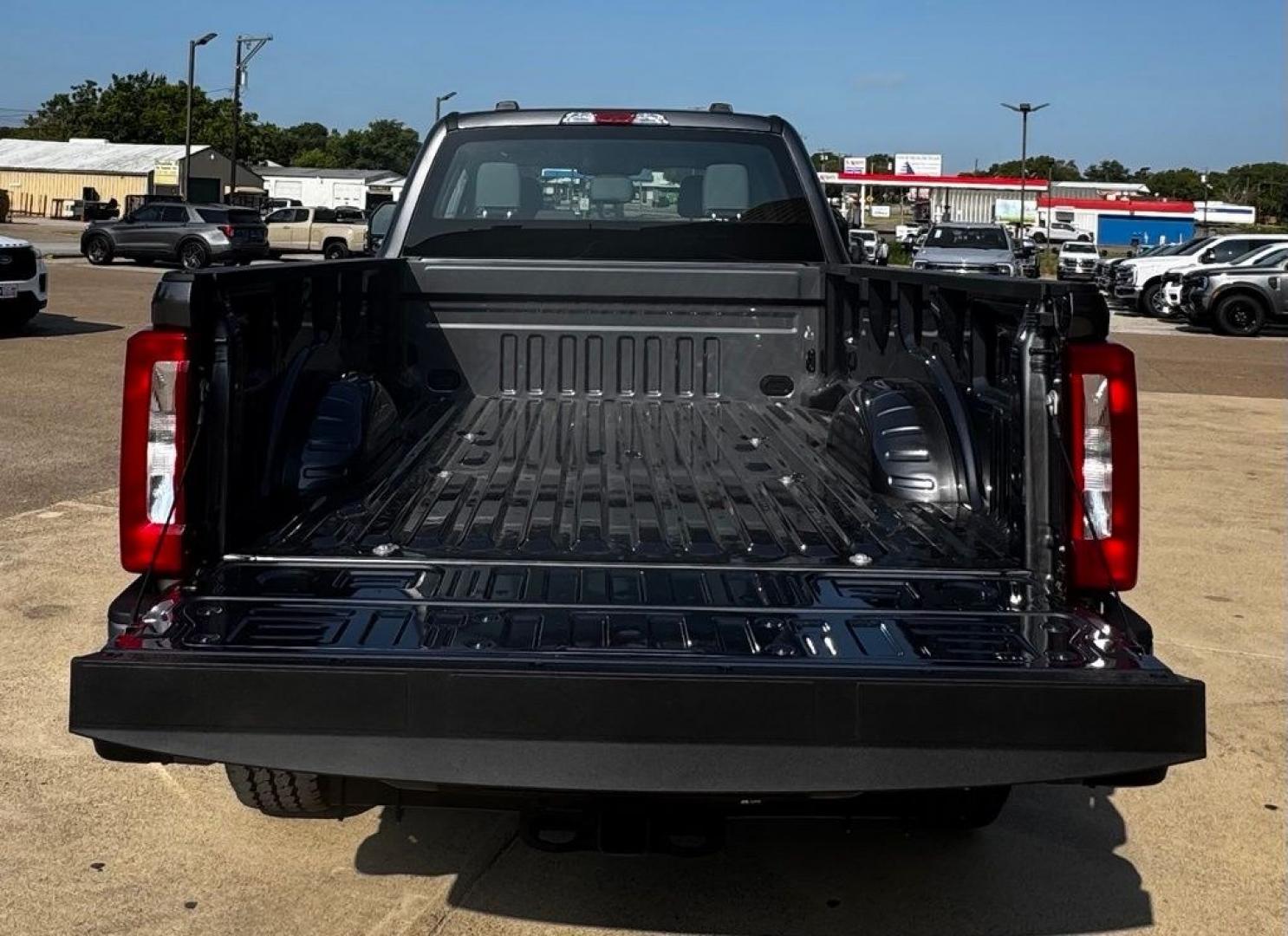 2026 Gray Metallic /Medium Dark Slate Ford F-350SD XL (1FT8W3BT3TE) with an Power Stroke 6.7L V8 DI 32V OHV Turbodiesel engine, Automatic transmission, located at 1105 E Mulberry, Kaufman, TX, 75142, (972) 962-2151, 32.589550, -96.300926 - Recent Arrival! $2,500 off MSRP!<br><br>4WD.<br>Carbonized Gray Metallic 2026 Ford F-350SD 4D Crew Cab XL 4WD 10-Speed Automatic Power Stroke 6.7L V8 DI 32V OHV Turbodiesel Price includes: $1000 - Retail Customer Cash. Exp. 09/30/2026 $1500 - Retail Customer Cash. Exp. 09/30/2026- Photo#7