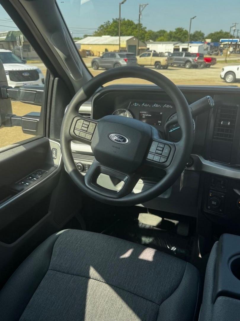 2026 Gray Metallic /Medium Dark Slate Ford F-350SD XL (1FT8W3BT3TE) with an Power Stroke 6.7L V8 DI 32V OHV Turbodiesel engine, Automatic transmission, located at 1105 E Mulberry, Kaufman, TX, 75142, (972) 962-2151, 32.589550, -96.300926 - Recent Arrival! $2,500 off MSRP!<br><br>4WD.<br>Carbonized Gray Metallic 2026 Ford F-350SD 4D Crew Cab XL 4WD 10-Speed Automatic Power Stroke 6.7L V8 DI 32V OHV Turbodiesel Price includes: $1000 - Retail Customer Cash. Exp. 09/30/2026 $1500 - Retail Customer Cash. Exp. 09/30/2026- Photo#27