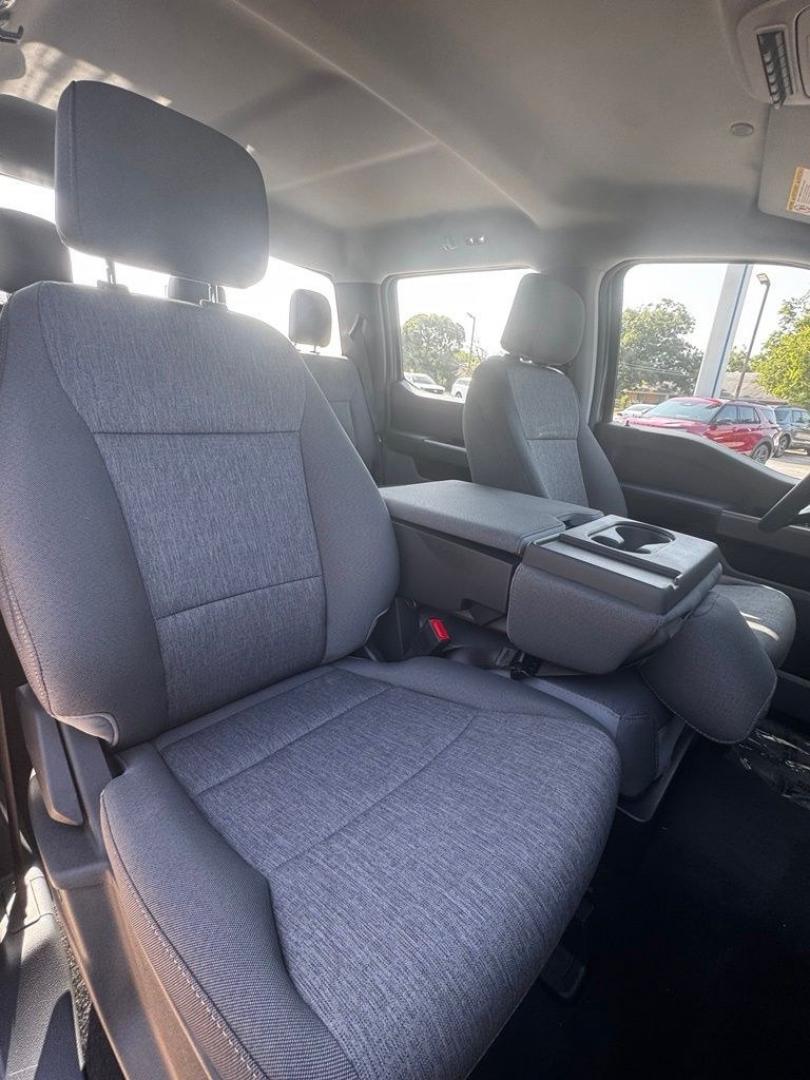 2026 Gray Metallic /Medium Dark Slate Ford F-350SD XL (1FT8W3BT3TE) with an Power Stroke 6.7L V8 DI 32V OHV Turbodiesel engine, Automatic transmission, located at 1105 E Mulberry, Kaufman, TX, 75142, (972) 962-2151, 32.589550, -96.300926 - Recent Arrival! $2,500 off MSRP!<br><br>4WD.<br>Carbonized Gray Metallic 2026 Ford F-350SD 4D Crew Cab XL 4WD 10-Speed Automatic Power Stroke 6.7L V8 DI 32V OHV Turbodiesel Price includes: $1000 - Retail Customer Cash. Exp. 09/30/2026 $1500 - Retail Customer Cash. Exp. 09/30/2026- Photo#31