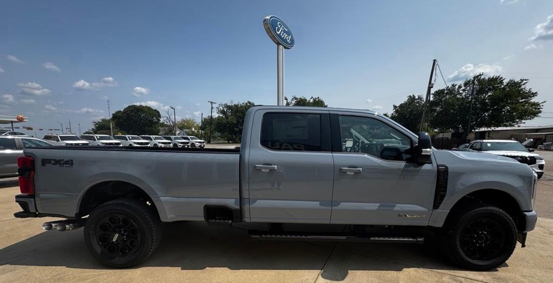 2026 Gray Metallic /Black Onyx Ford F-350SD Lariat (1FT8W3BT5TE) with an Power Stroke 6.7L V8 DI 32V OHV Turbodiesel engine, Automatic transmission, located at 1105 E Mulberry, Kaufman, TX, 75142, (972) 962-2151, 32.589550, -96.300926 - Recent Arrival! $1,000 off MSRP!<br><br>4WD.<br>Glacier Gray Metallic TriCoat 2026 Ford F-350SD 4D Crew Cab Lariat 4WD 10-Speed Automatic Power Stroke 6.7L V8 DI 32V OHV Turbodiesel Price includes: $1000 - Retail Customer Cash. Exp. 09/30/2026- Photo#11