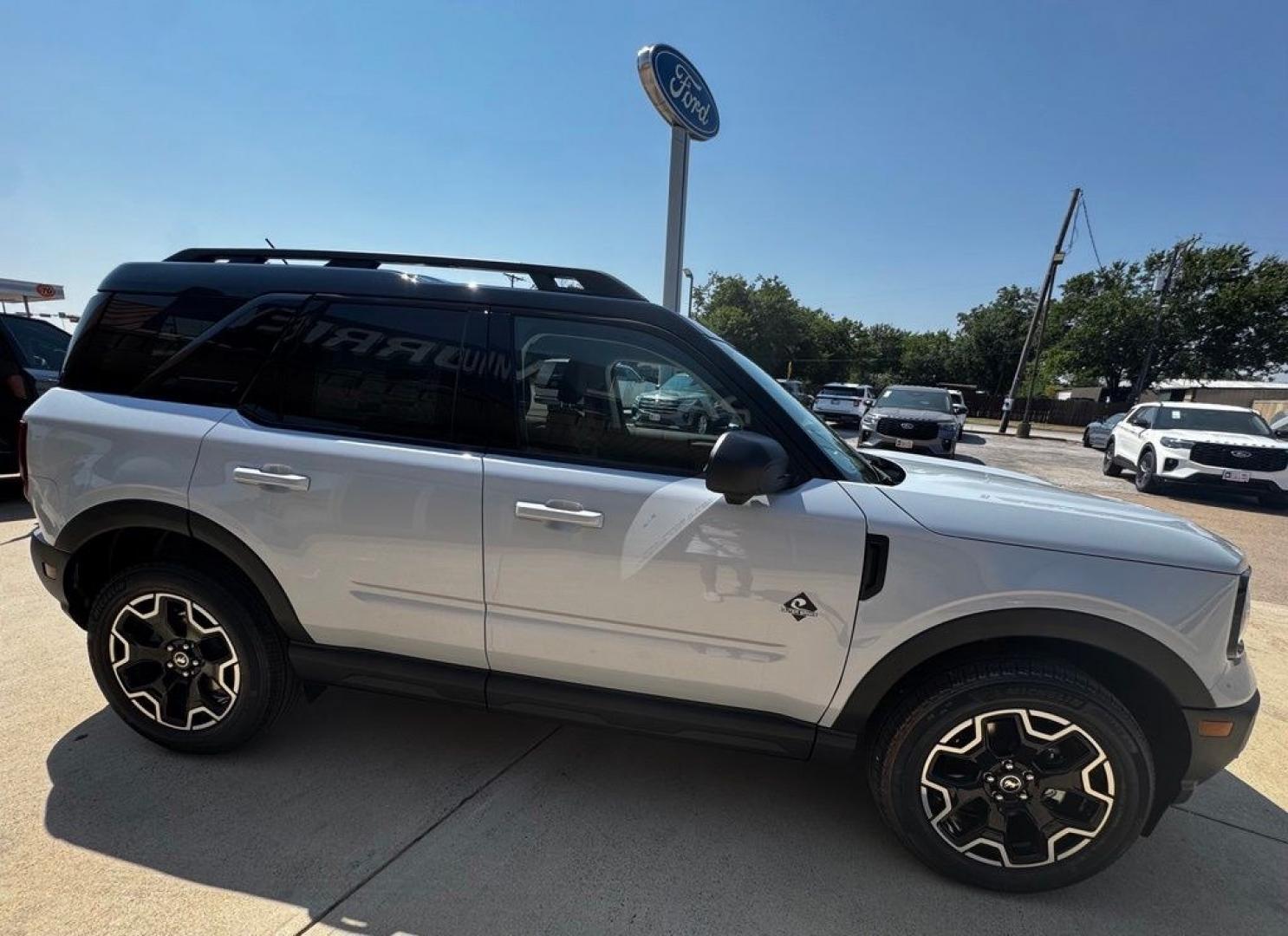 2026 White Metallic /Ebony/Roast Ford Bronco Sport Outer Banks (3FMCR9CN1TR) with an 1.5L EcoBoost engine, Automatic transmission, located at 1105 E Mulberry, Kaufman, TX, 75142, (972) 962-2151, 32.589550, -96.300926- Photo#10