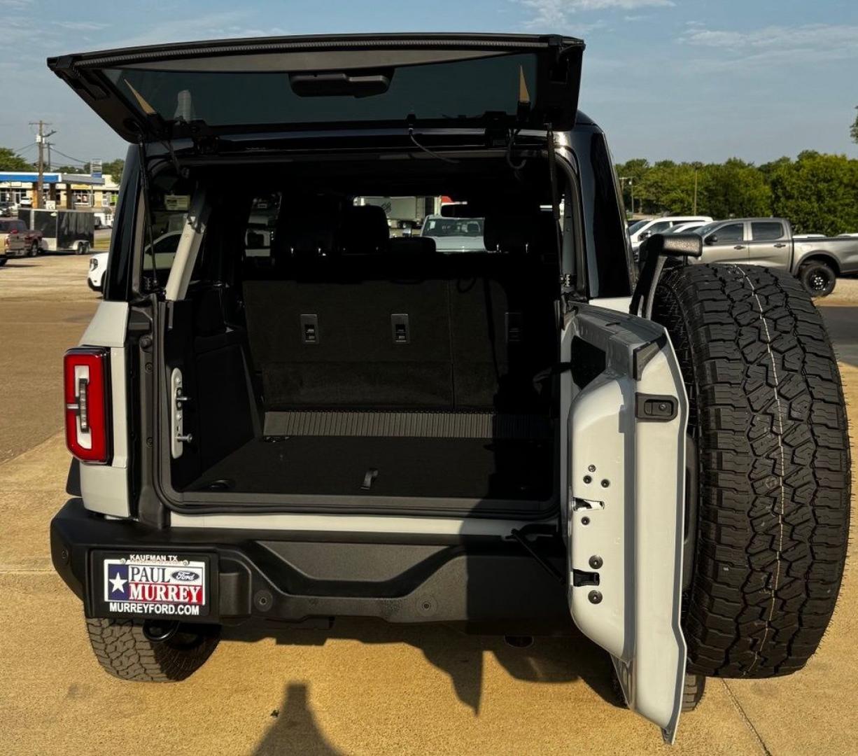 2026 Avalanche /Black Onyx Ford Bronco Outer Banks (1FMEE8BP6TL) with an 2.7L EcoBoost V6 engine, Automatic transmission, located at 1105 E Mulberry, Kaufman, TX, 75142, (972) 962-2151, 32.589550, -96.300926- Photo#8