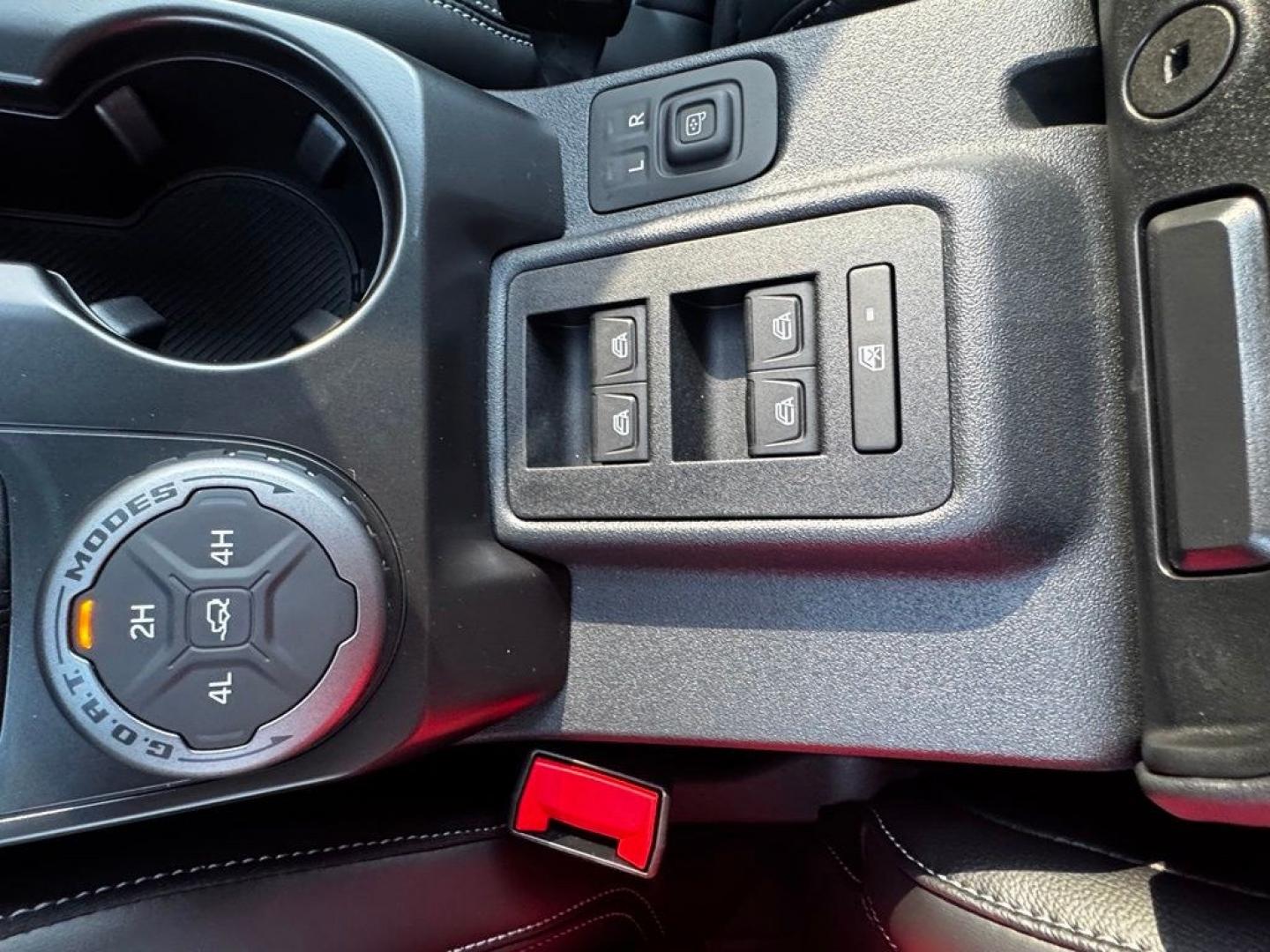 2026 Avalanche /Black Onyx Ford Bronco Outer Banks (1FMEE8BP6TL) with an 2.7L EcoBoost V6 engine, Automatic transmission, located at 1105 E Mulberry, Kaufman, TX, 75142, (972) 962-2151, 32.589550, -96.300926- Photo#29