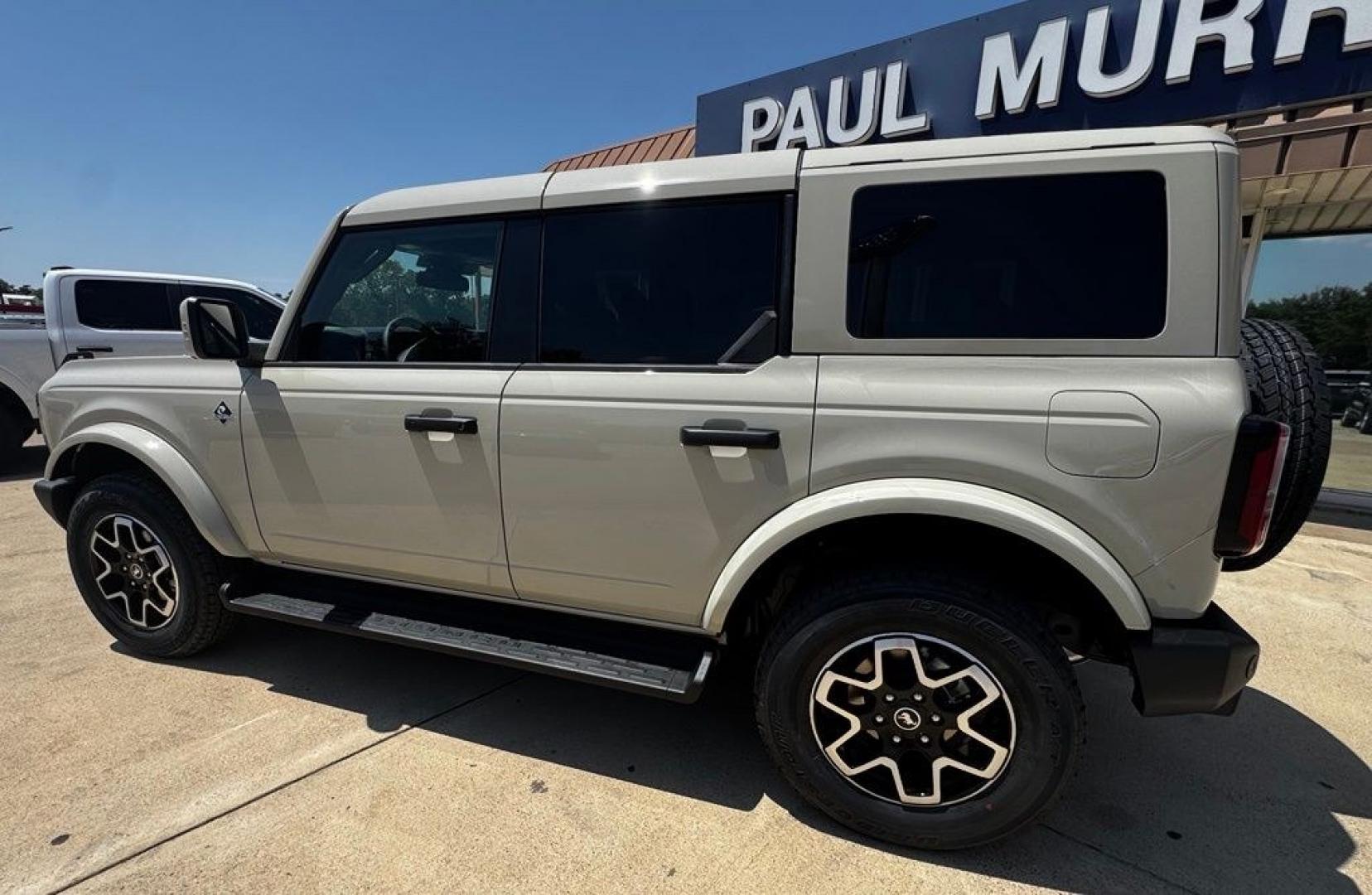 2026 Desert Sand /Black Ford Bronco Outer Banks (1FMEE8BP2TL) with an 2.7L EcoBoost V6 engine, Automatic transmission, located at 1105 E Mulberry, Kaufman, TX, 75142, (972) 962-2151, 32.589550, -96.300926- Photo#2