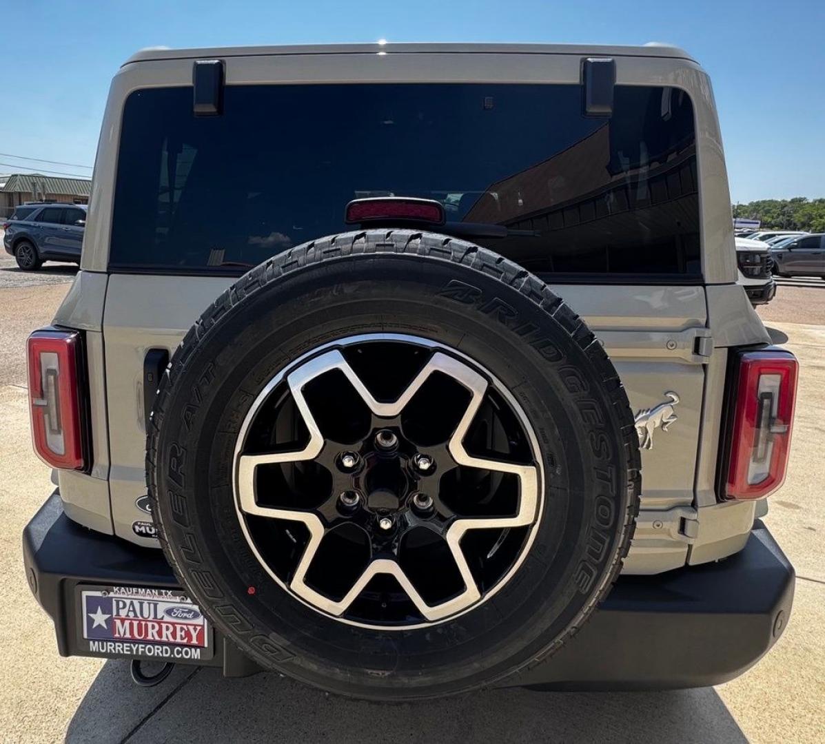 2026 Desert Sand /Black Ford Bronco Outer Banks (1FMEE8BP2TL) with an 2.7L EcoBoost V6 engine, Automatic transmission, located at 1105 E Mulberry, Kaufman, TX, 75142, (972) 962-2151, 32.589550, -96.300926- Photo#4