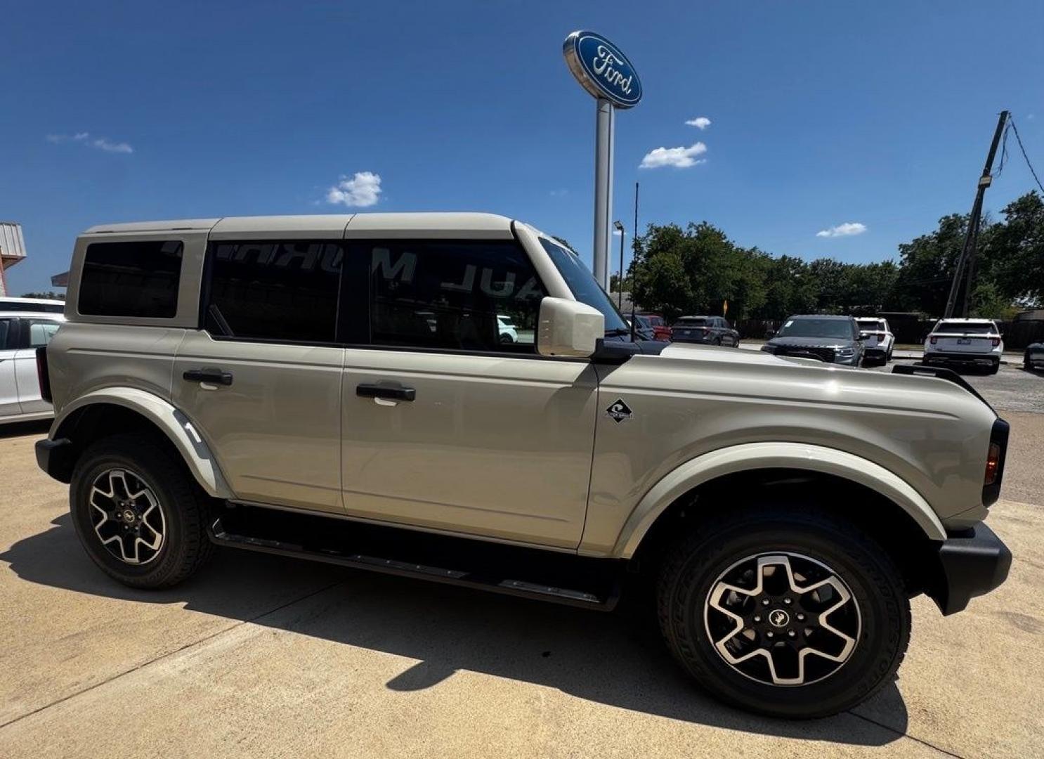 2026 Desert Sand /Black Ford Bronco Outer Banks (1FMEE8BP2TL) with an 2.7L EcoBoost V6 engine, Automatic transmission, located at 1105 E Mulberry, Kaufman, TX, 75142, (972) 962-2151, 32.589550, -96.300926- Photo#15