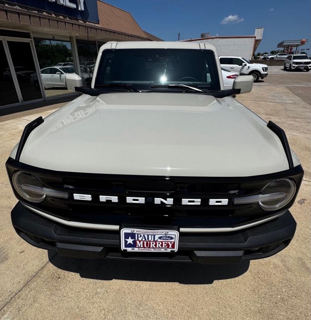 2026 Desert Sand /Black Ford Bronco Outer Banks (1FMEE8BP2TL) with an 2.7L EcoBoost V6 engine, Automatic transmission, located at 1105 E Mulberry, Kaufman, TX, 75142, (972) 962-2151, 32.589550, -96.300926- Photo#16